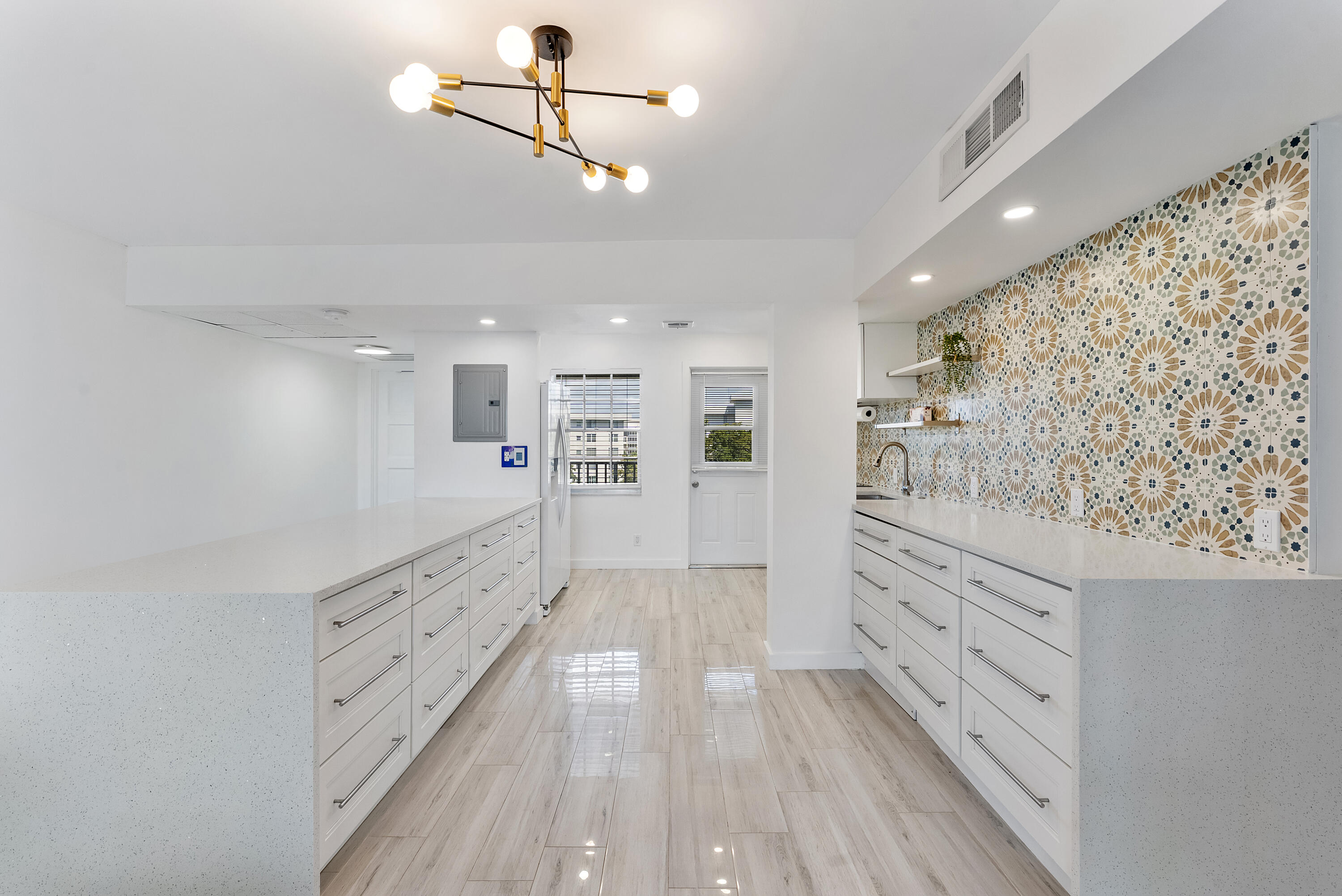 NO 18 PALM-AIRE COUNTRY CLUB - Residential Lease