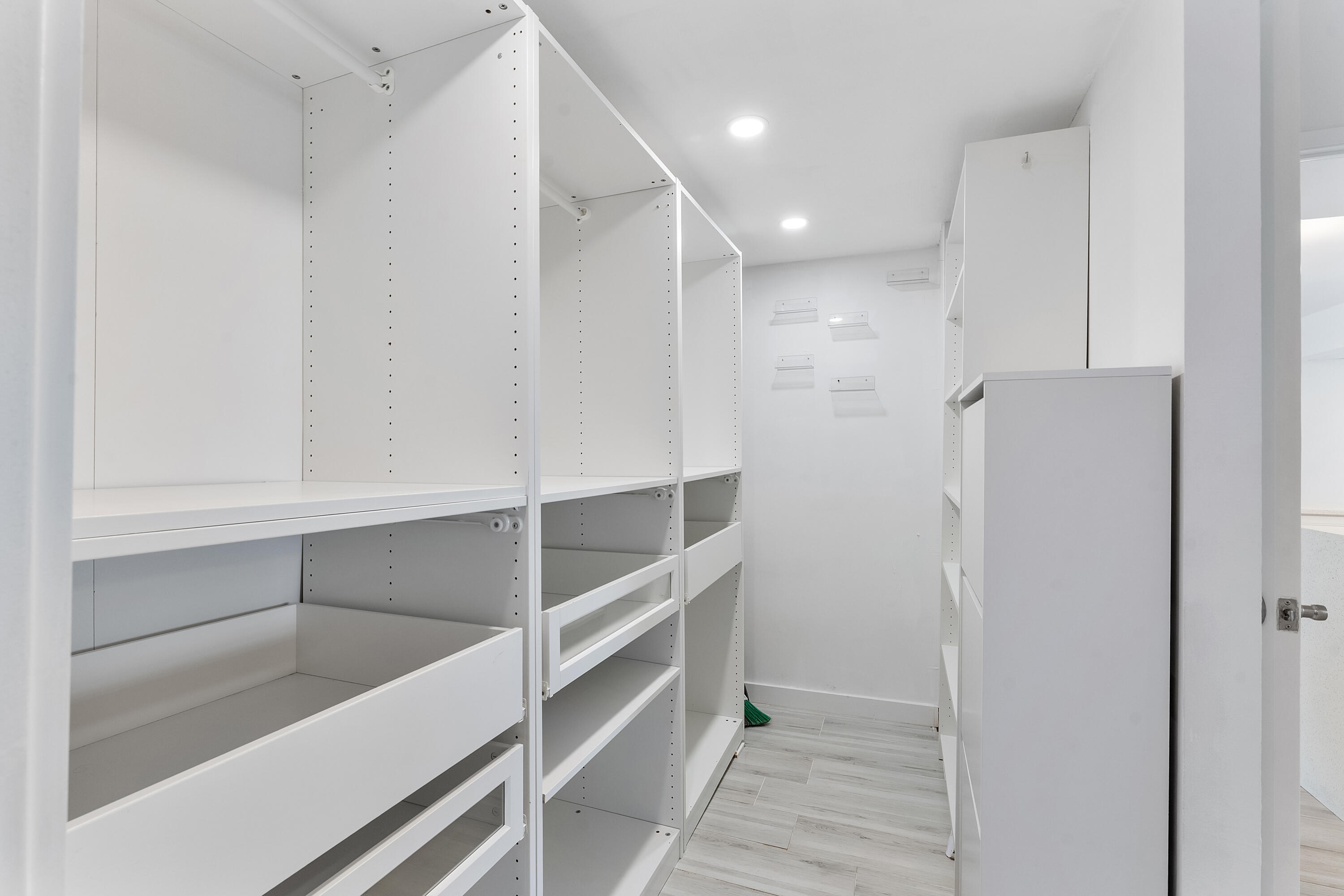 NO 18 PALM-AIRE COUNTRY CLUB - Residential Lease