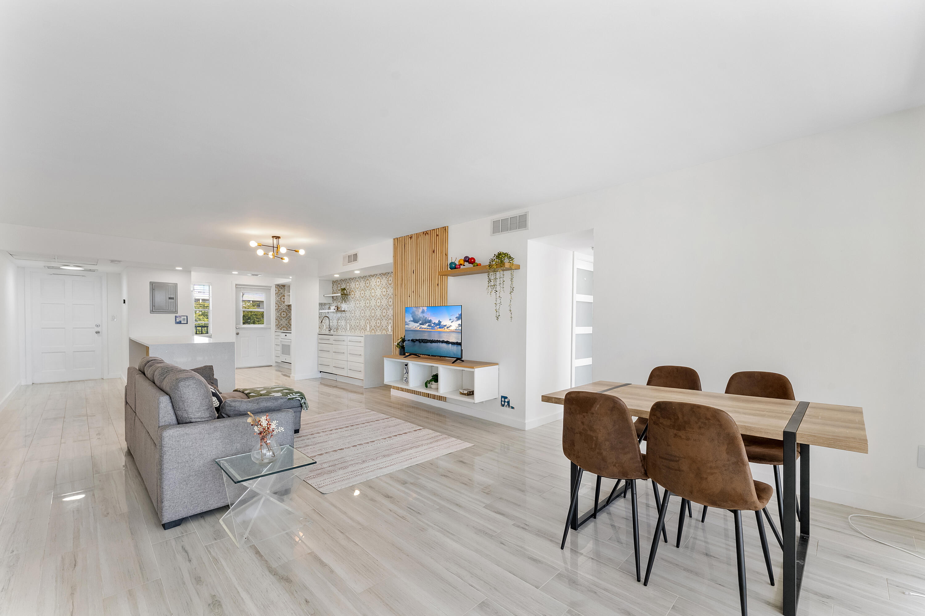 NO 18 PALM-AIRE COUNTRY CLUB - Residential Lease