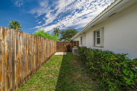 Tiny photo for 461 SE 3RD Avenue, Pompano Beach, FL 33060 (MLS # B26088645)