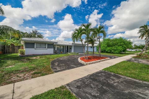 Tiny photo for 461 SE 3RD Avenue, Pompano Beach, FL 33060 (MLS # B26088645)