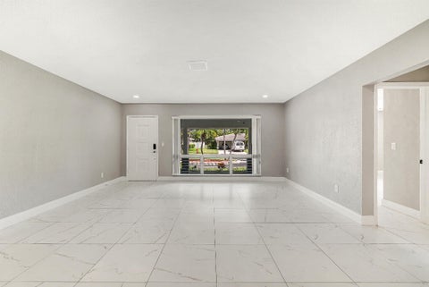 Tiny photo for 461 SE 3RD Avenue, Pompano Beach, FL 33060 (MLS # B26088645)