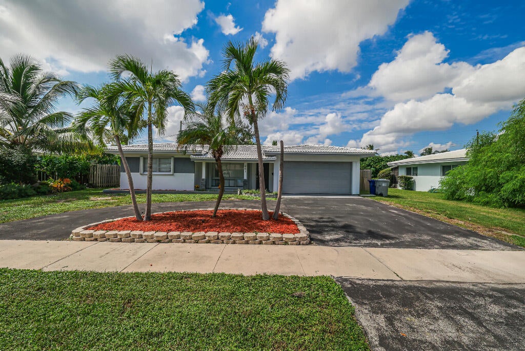 Photo of 461 SE 3RD Avenue, Pompano Beach, FL 33060 (MLS # B26088645)