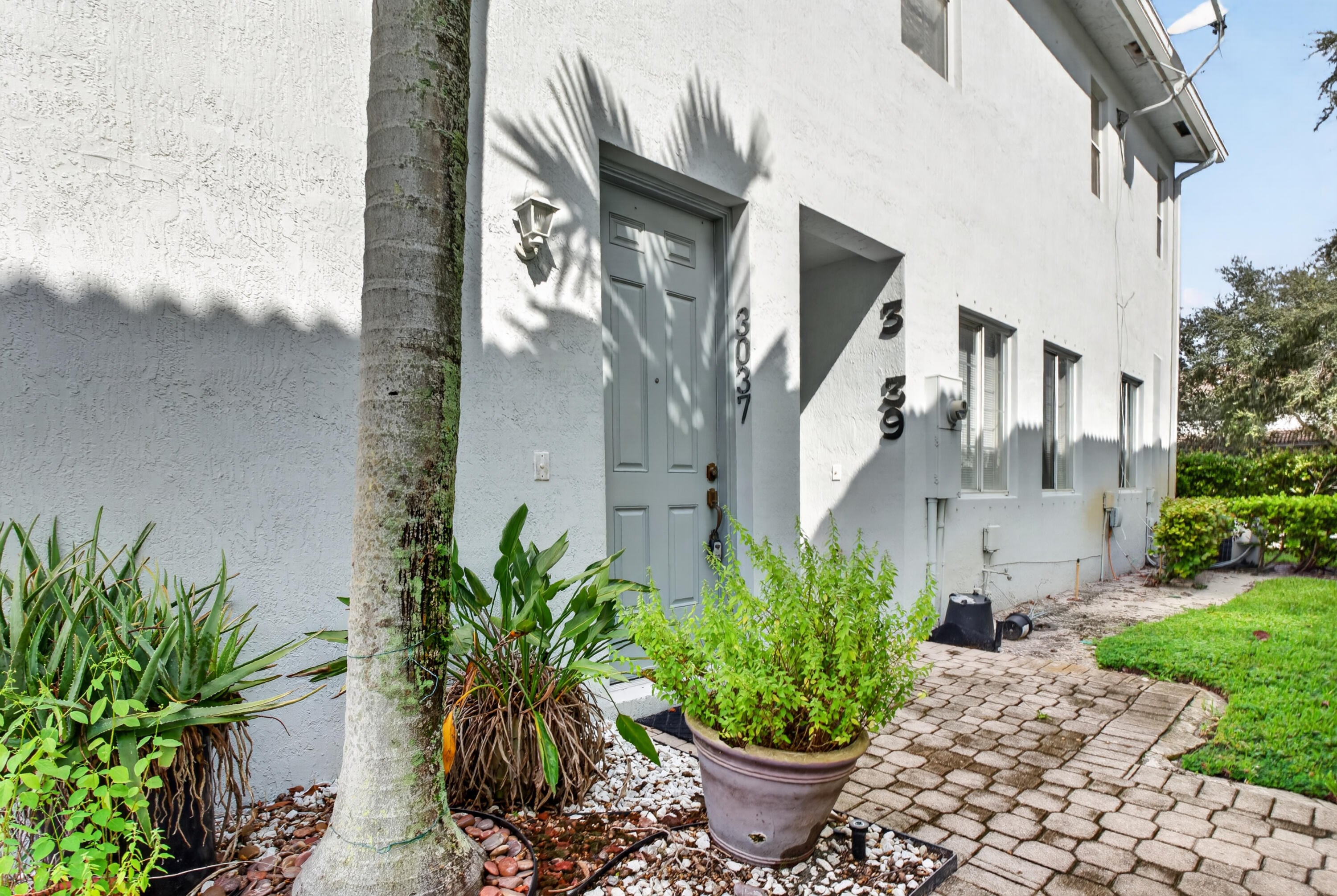 3037 Laurel Ridge Circle