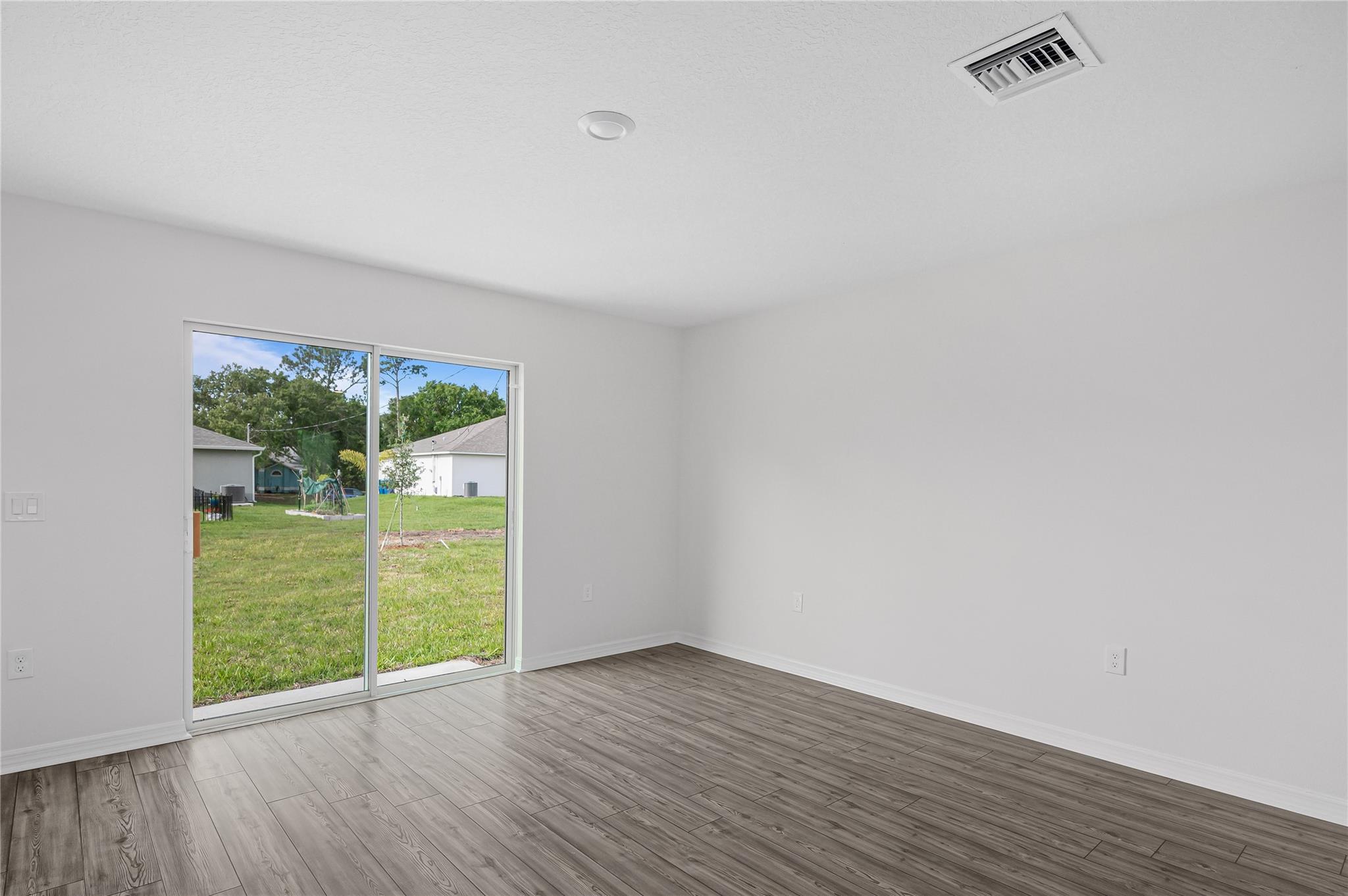 Photo 7 of 18 of 8166 105th Ct house