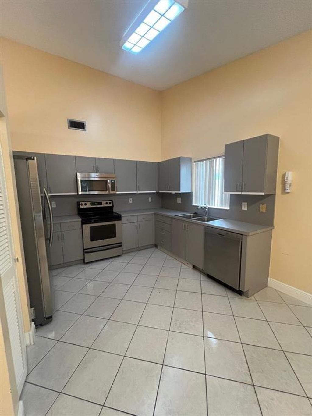 Photo of 520 NW 206th Avenue, Pembroke Pines, FL 33029 (MLS # B26007741)