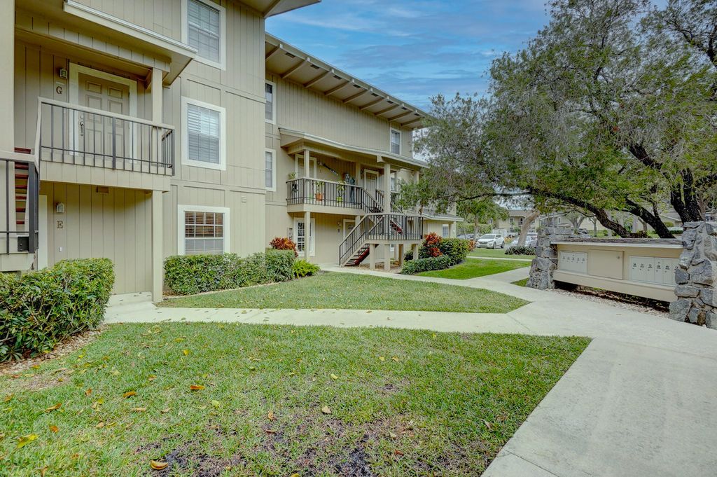 Photo of 18350 SE Wood Haven Lane #J, Jupiter, FL 33469 (MLS # R11146821)
