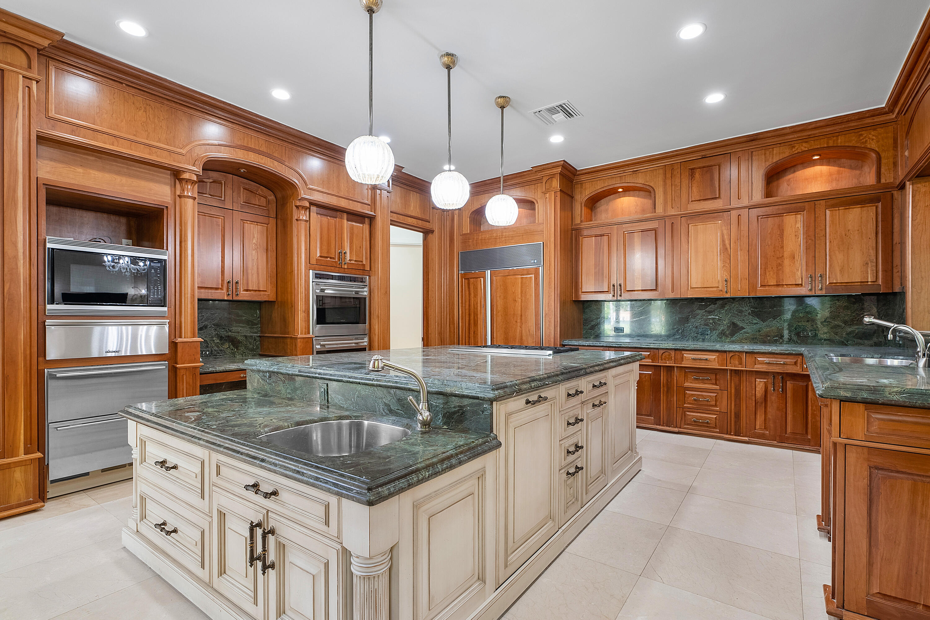 ST ANDREWS COUNTRY CLUB - Residential