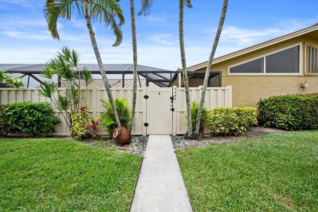 Photo of 5493 Eagle Lake Drive, Palm Beach Gardens, FL 33418 (MLS # R11097019)