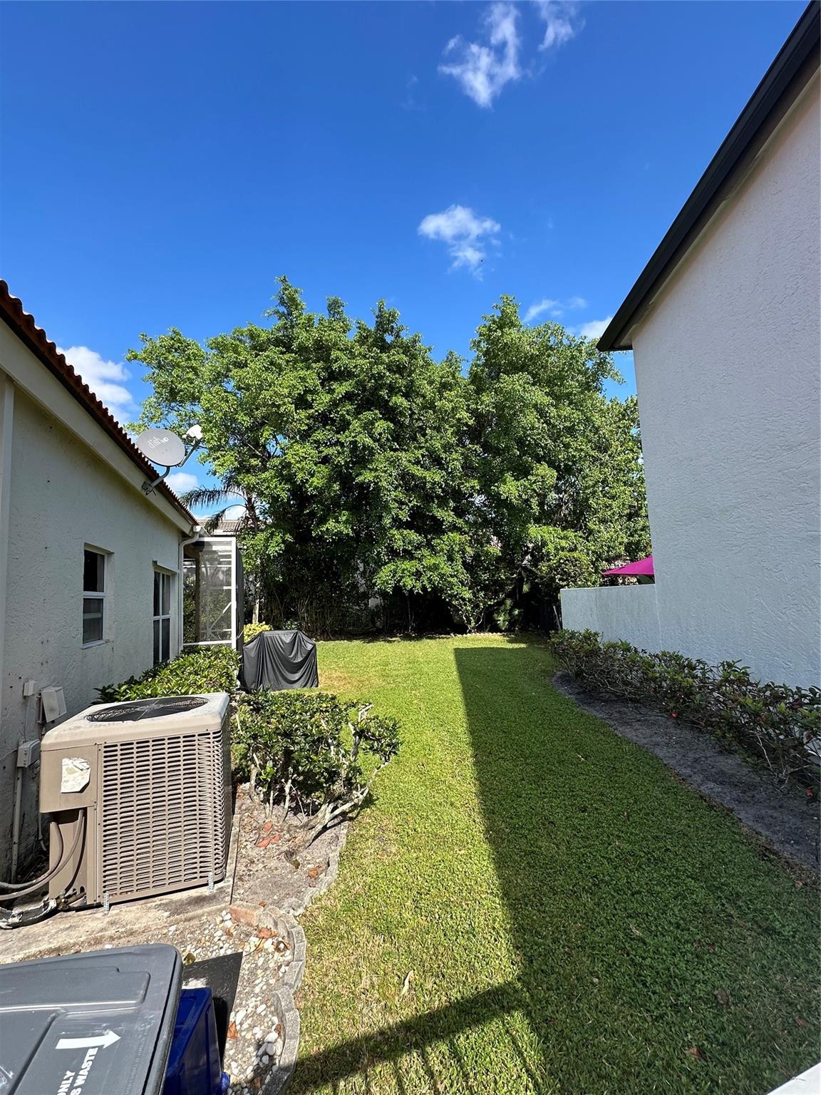 10884 La Salinas Cir