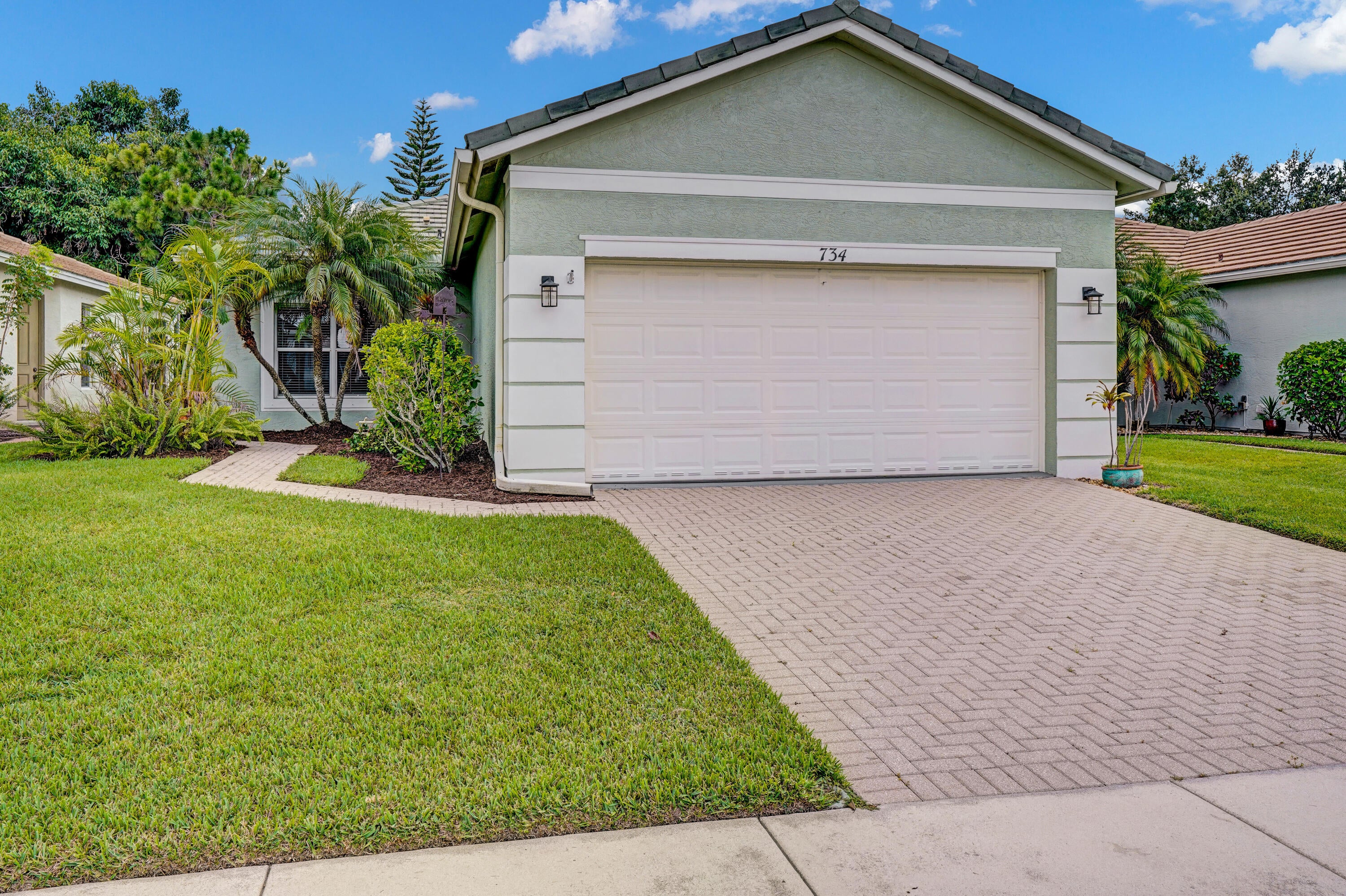 View photos, virtual tours, details... 734 SW Rocky Bayou Terrace
