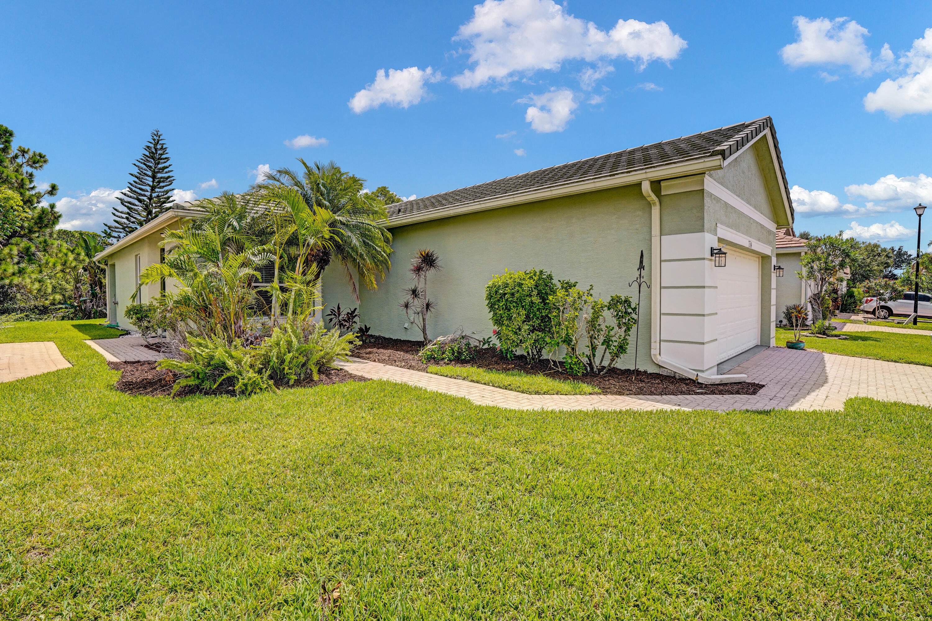 View photos, virtual tours, details... 734 SW Rocky Bayou Terrace