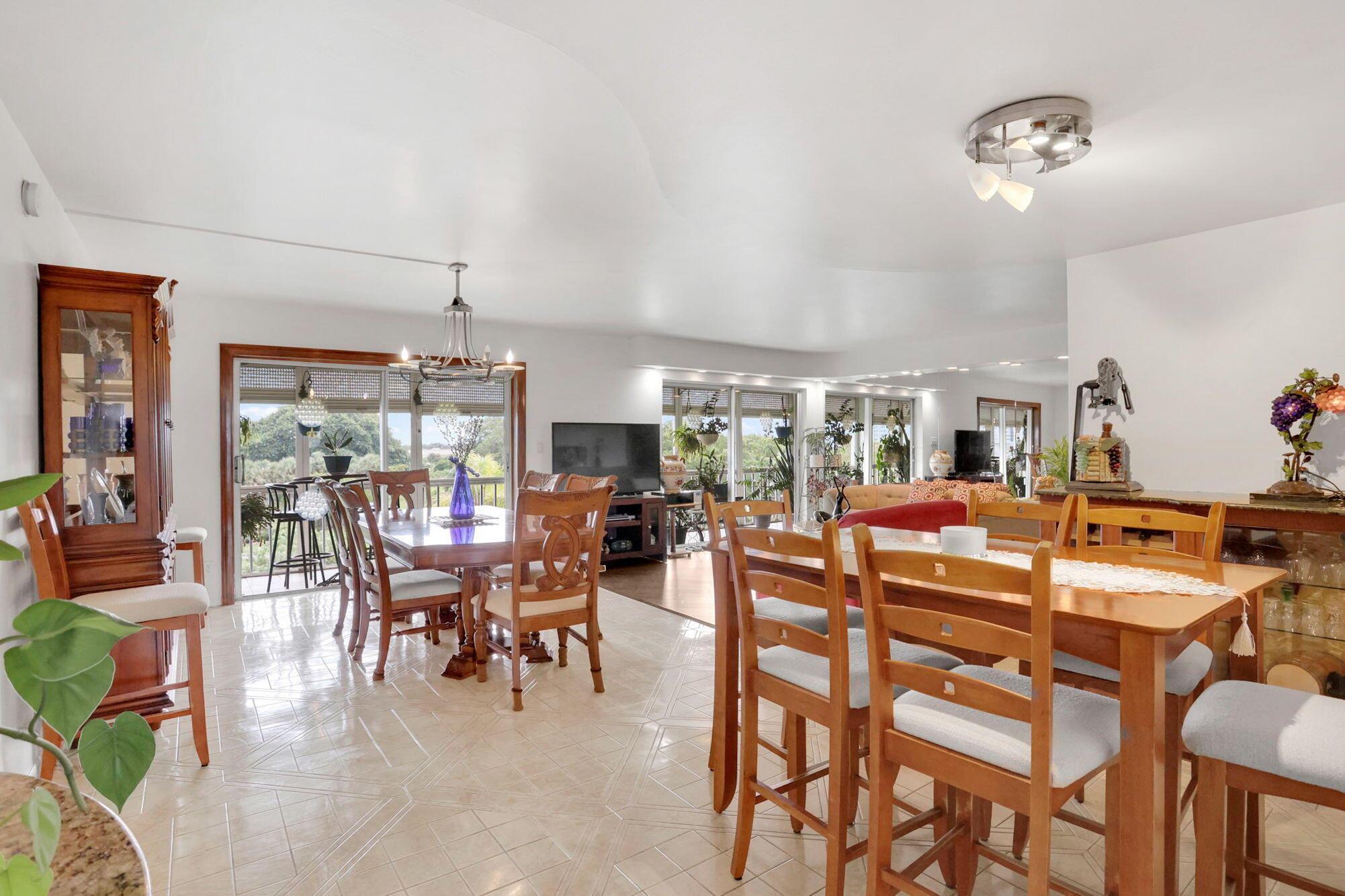 HILLCREST COUNTRY CLUB AP - Residential