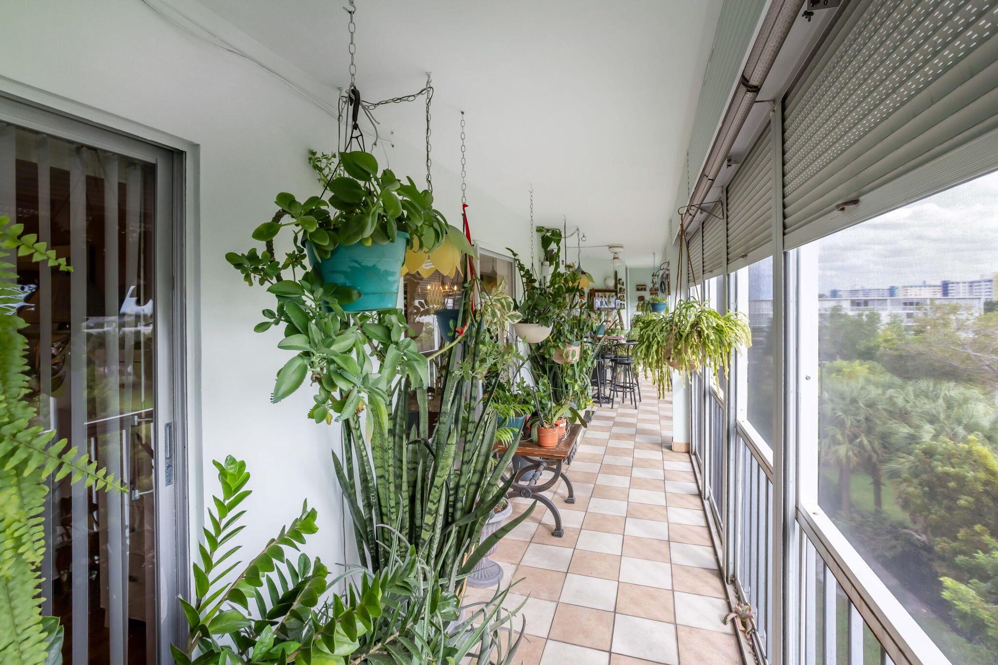 HILLCREST COUNTRY CLUB AP - Residential