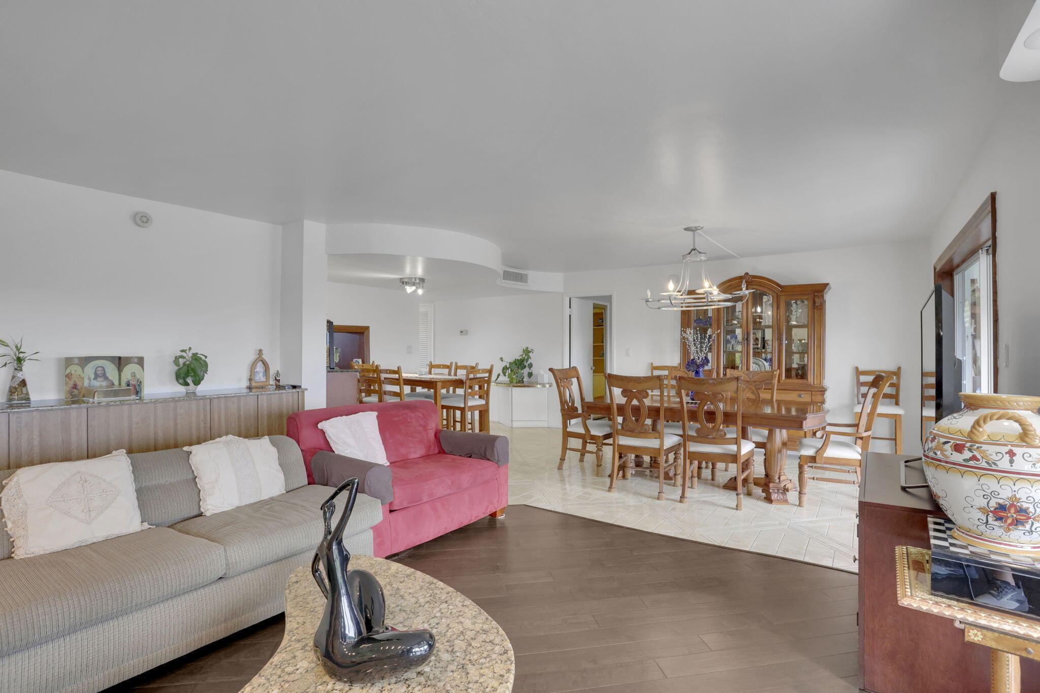 HILLCREST COUNTRY CLUB AP - Residential