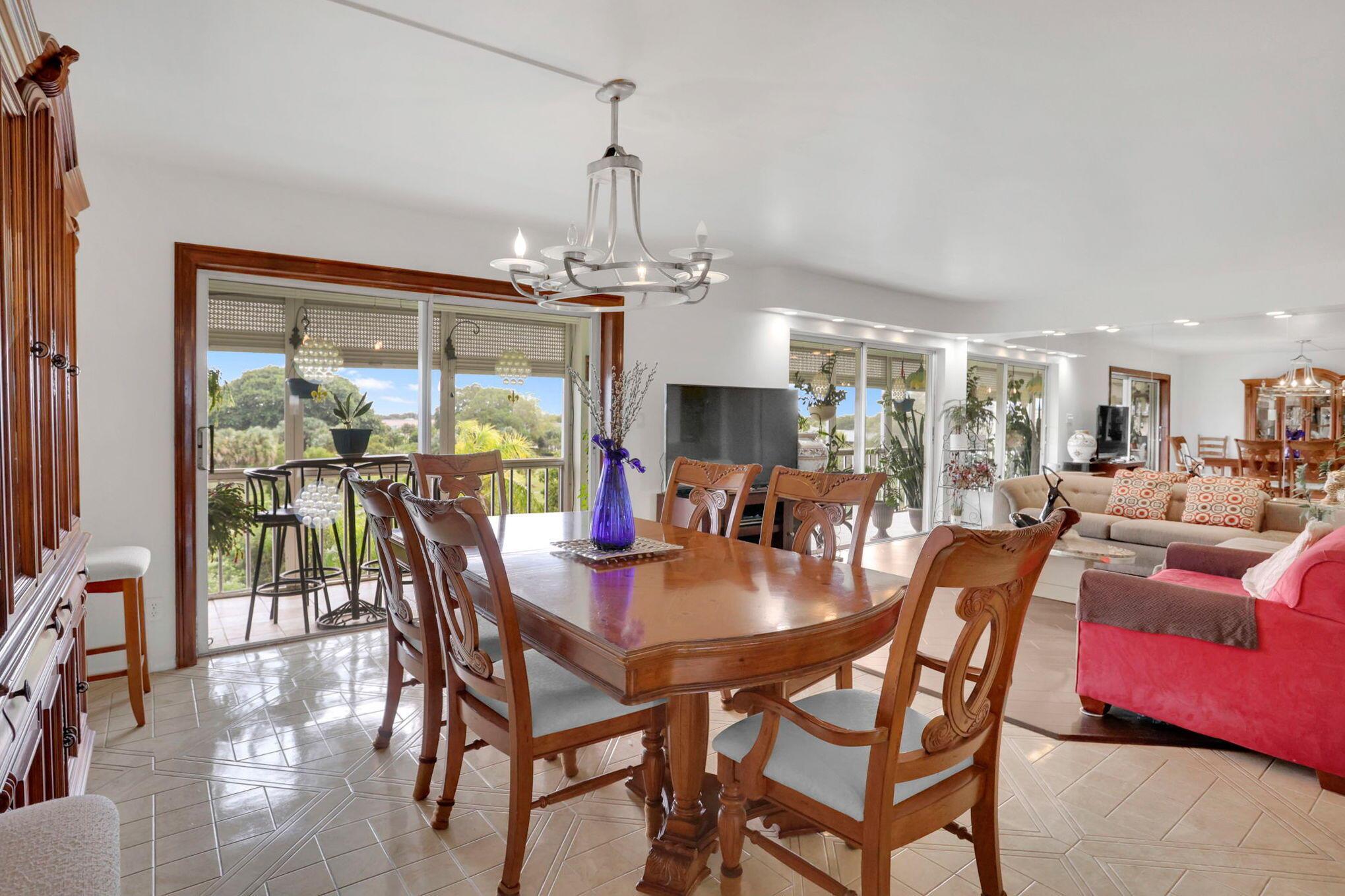 HILLCREST COUNTRY CLUB AP - Residential