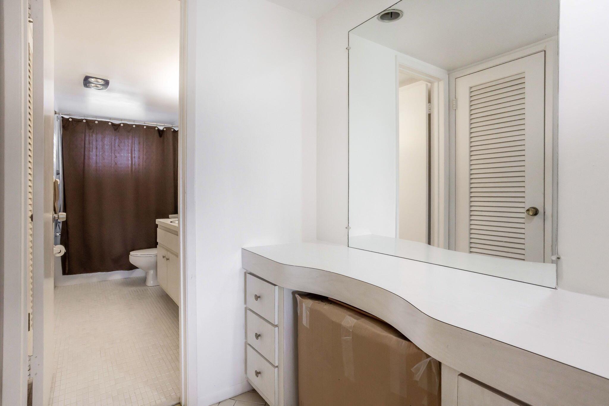 HILLCREST COUNTRY CLUB AP - Residential