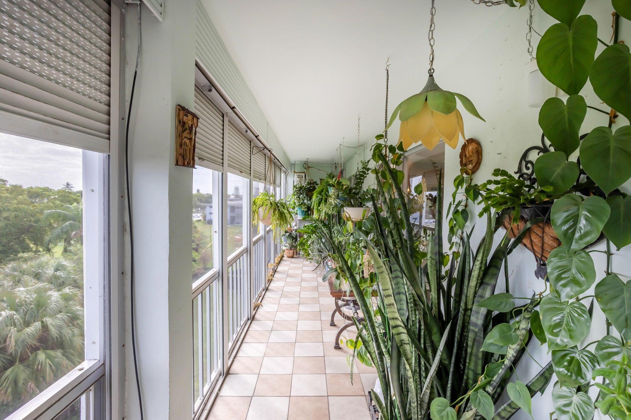 HILLCREST COUNTRY CLUB AP - Residential