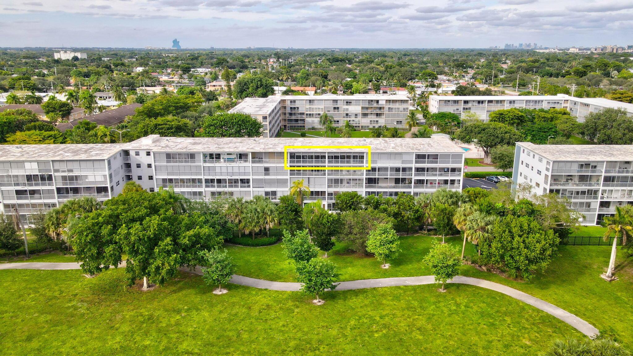 HILLCREST COUNTRY CLUB AP - Residential