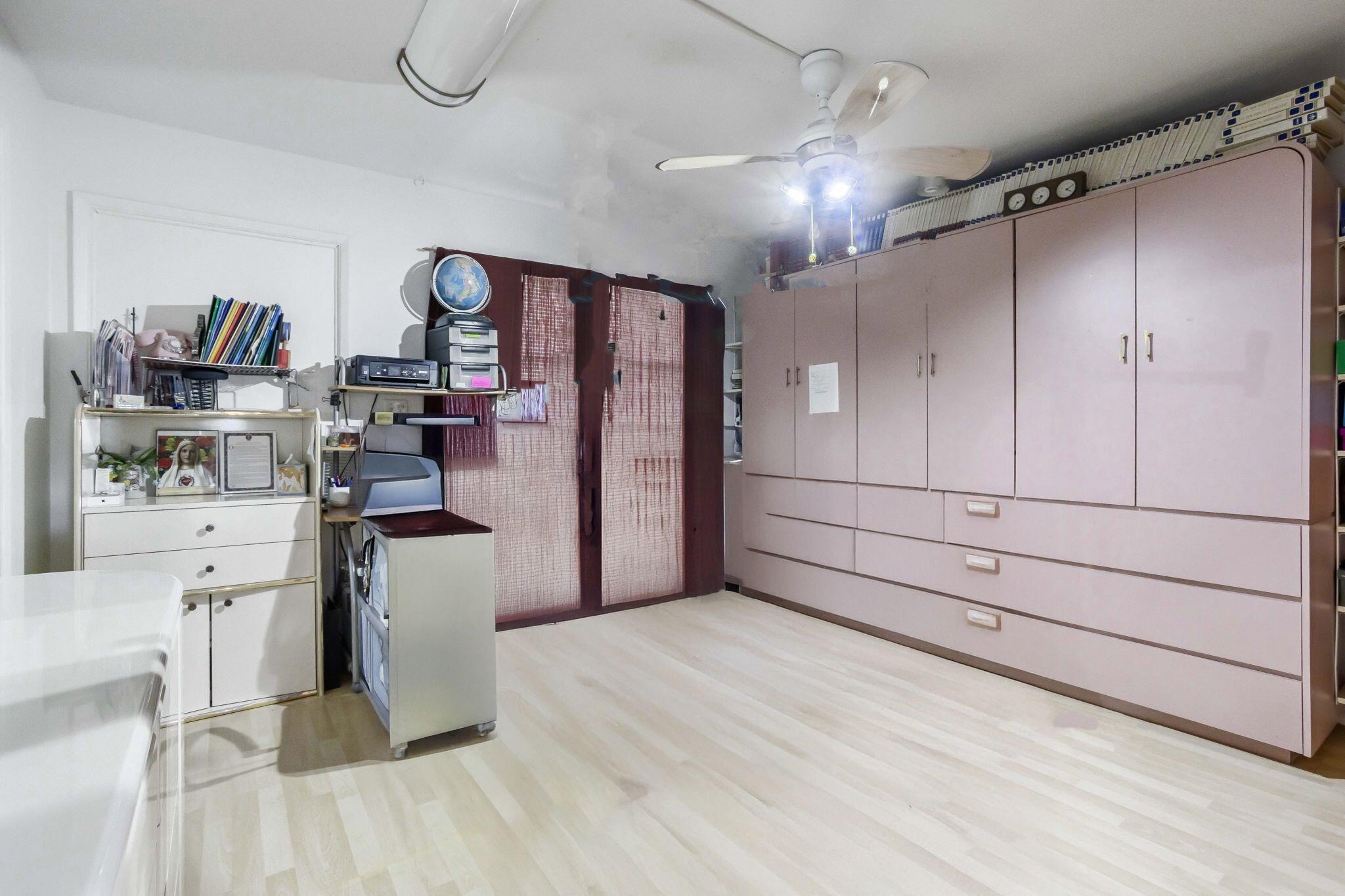 HILLCREST COUNTRY CLUB AP - Residential