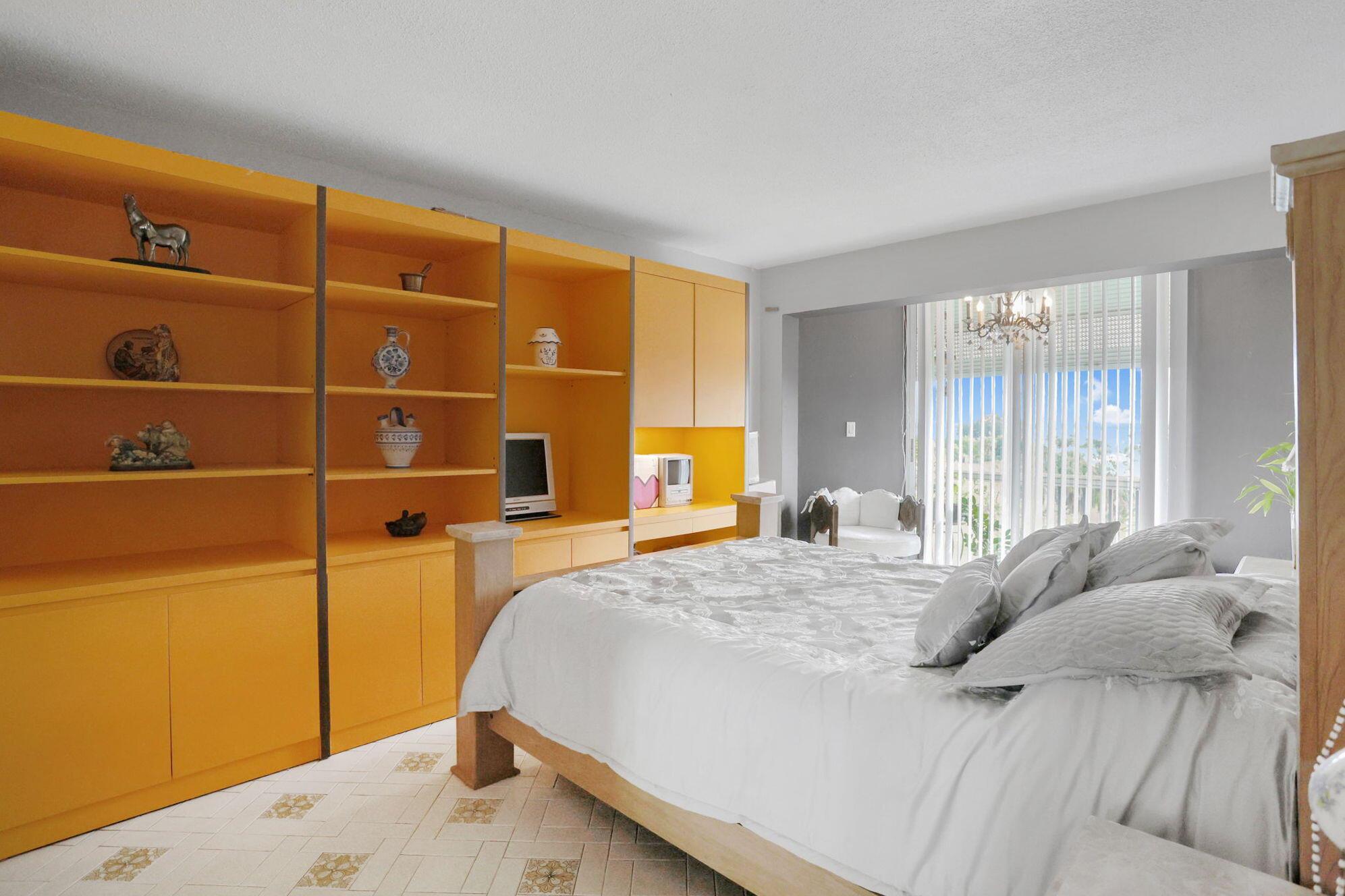 HILLCREST COUNTRY CLUB AP - Residential