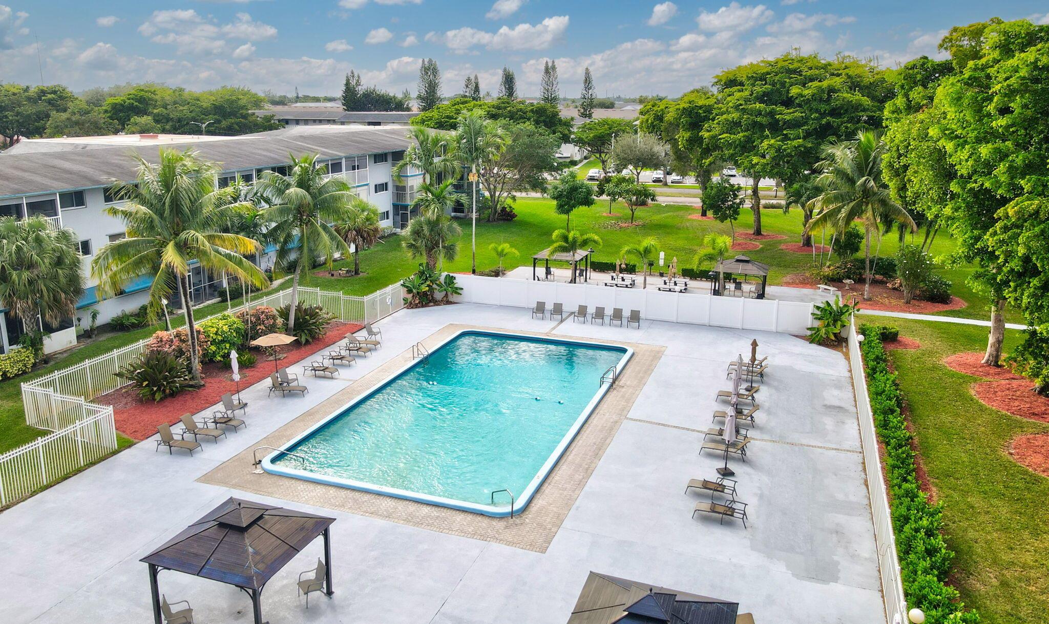 HILLCREST COUNTRY CLUB AP - Residential