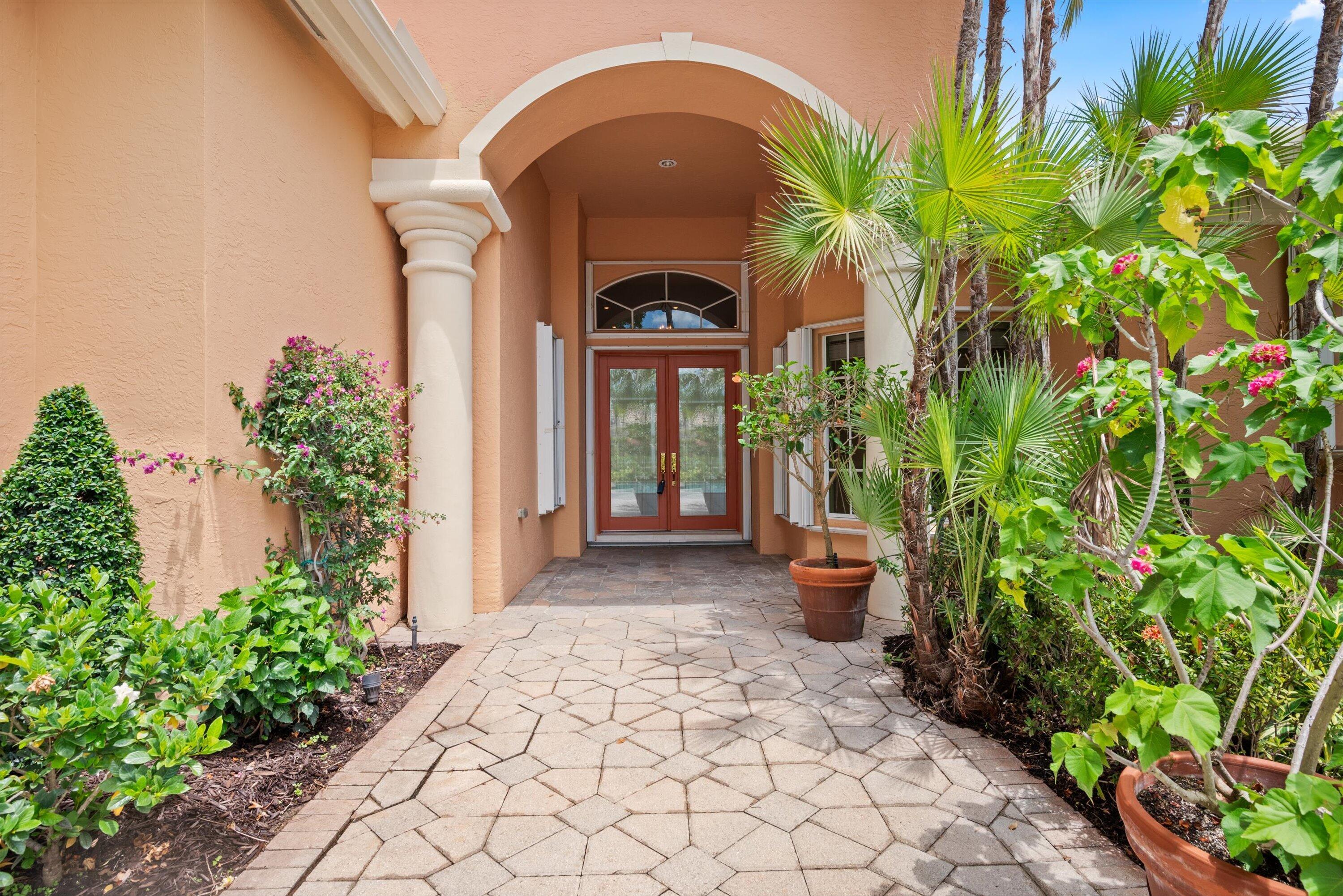 9026 Lakes Boulevard