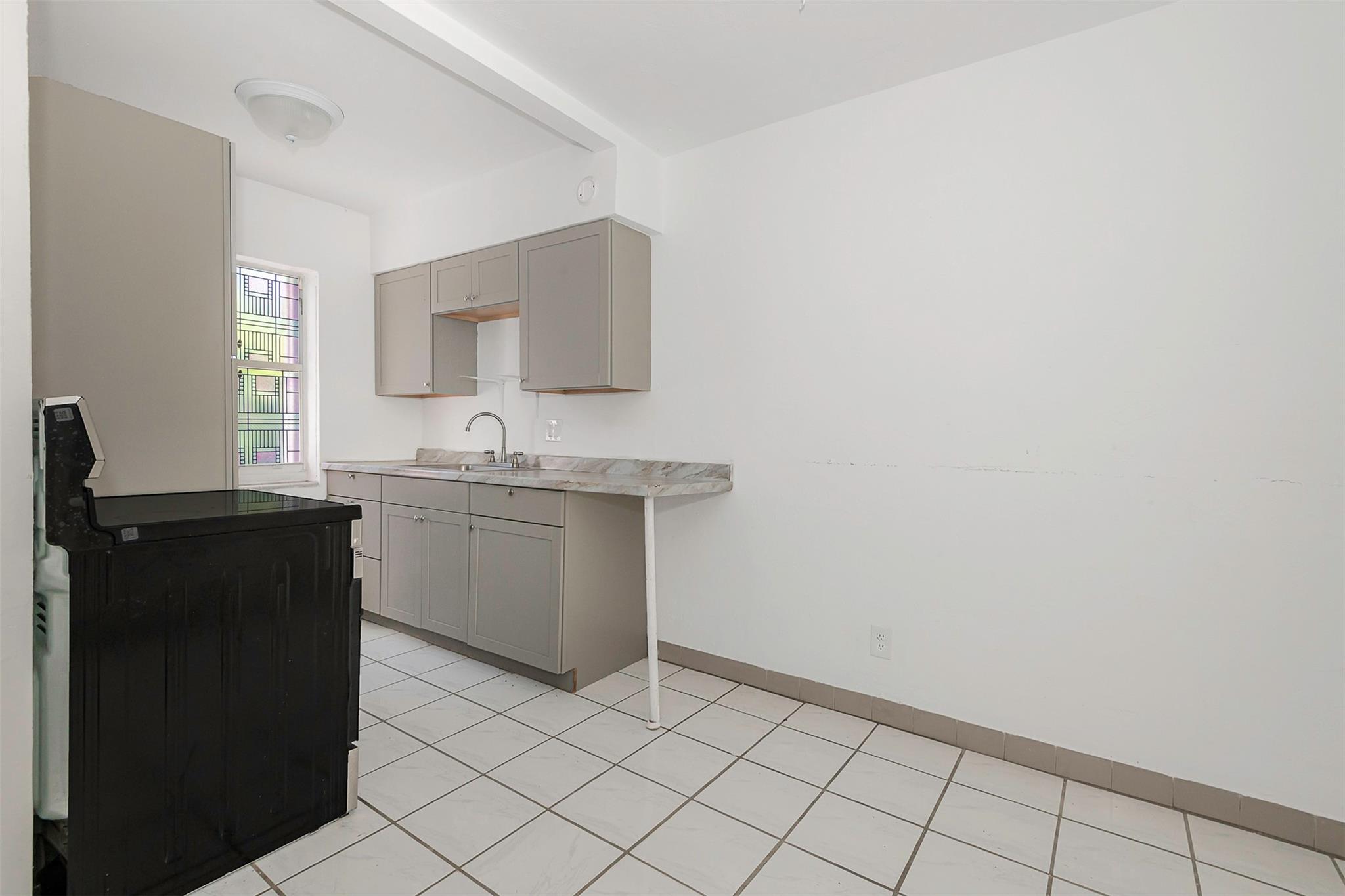 North Hollywood 4-1 B - Residential Income