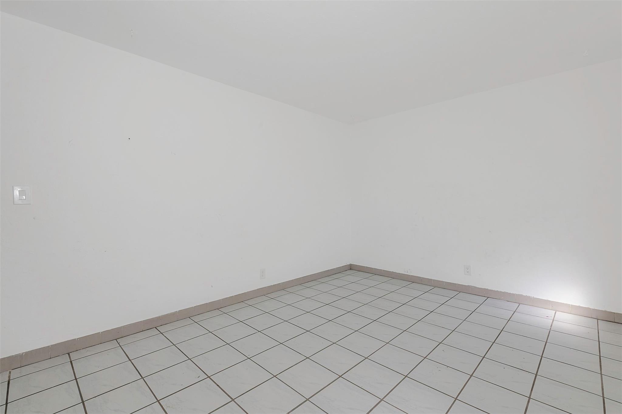 North Hollywood 4-1 B - Residential Income