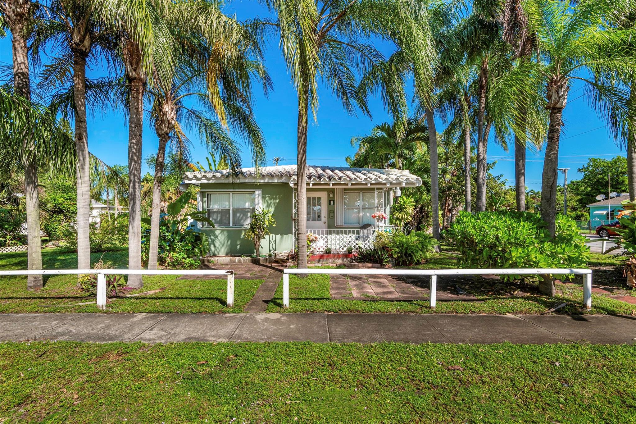 North Hollywood 4-1 B - Residential Income