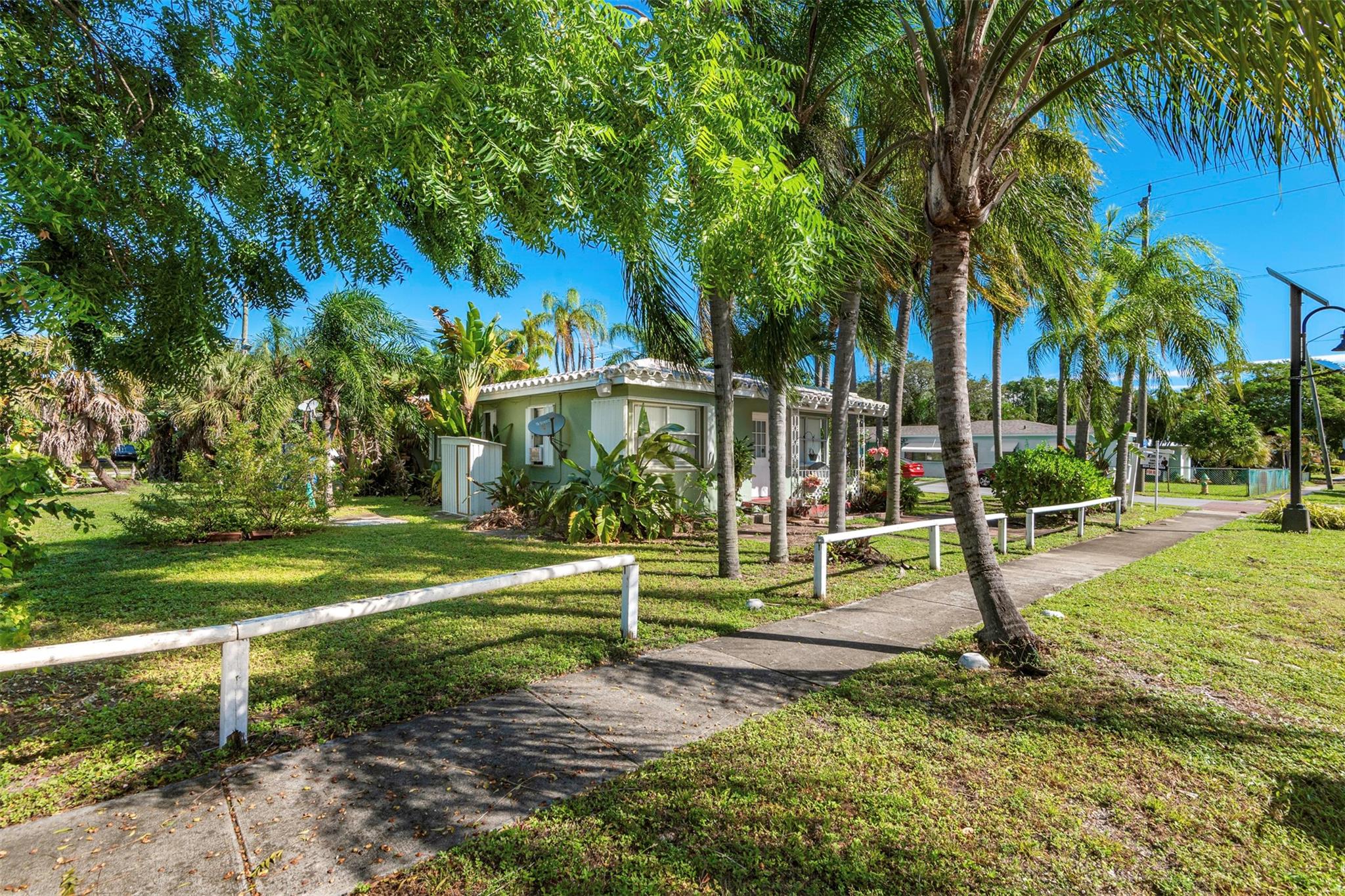 North Hollywood 4-1 B - Residential Income