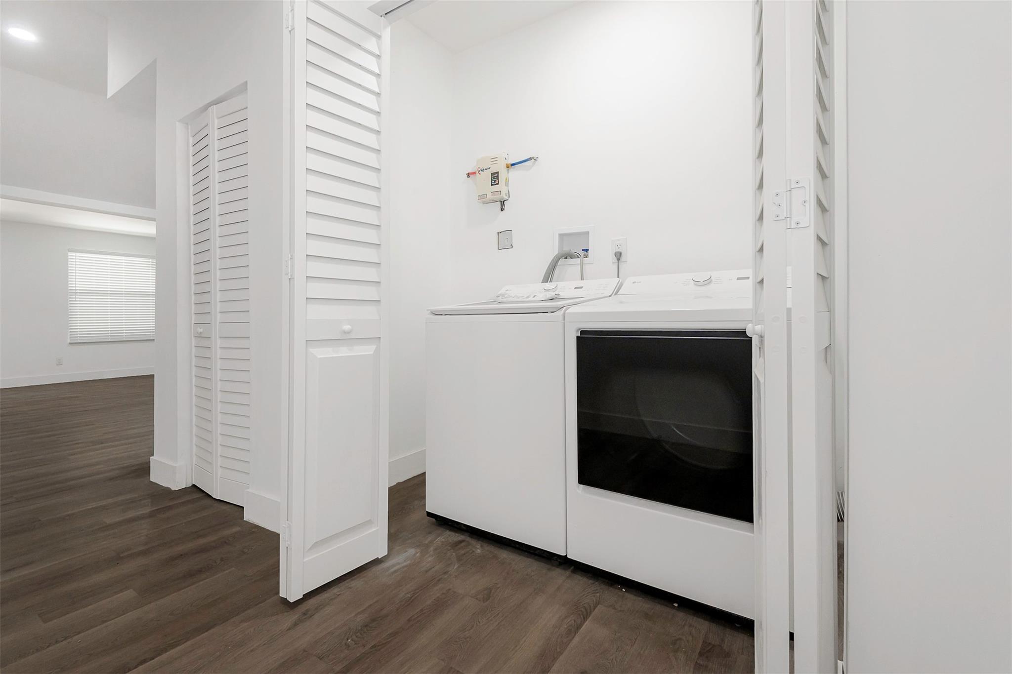 North Hollywood 4-1 B - Residential Income