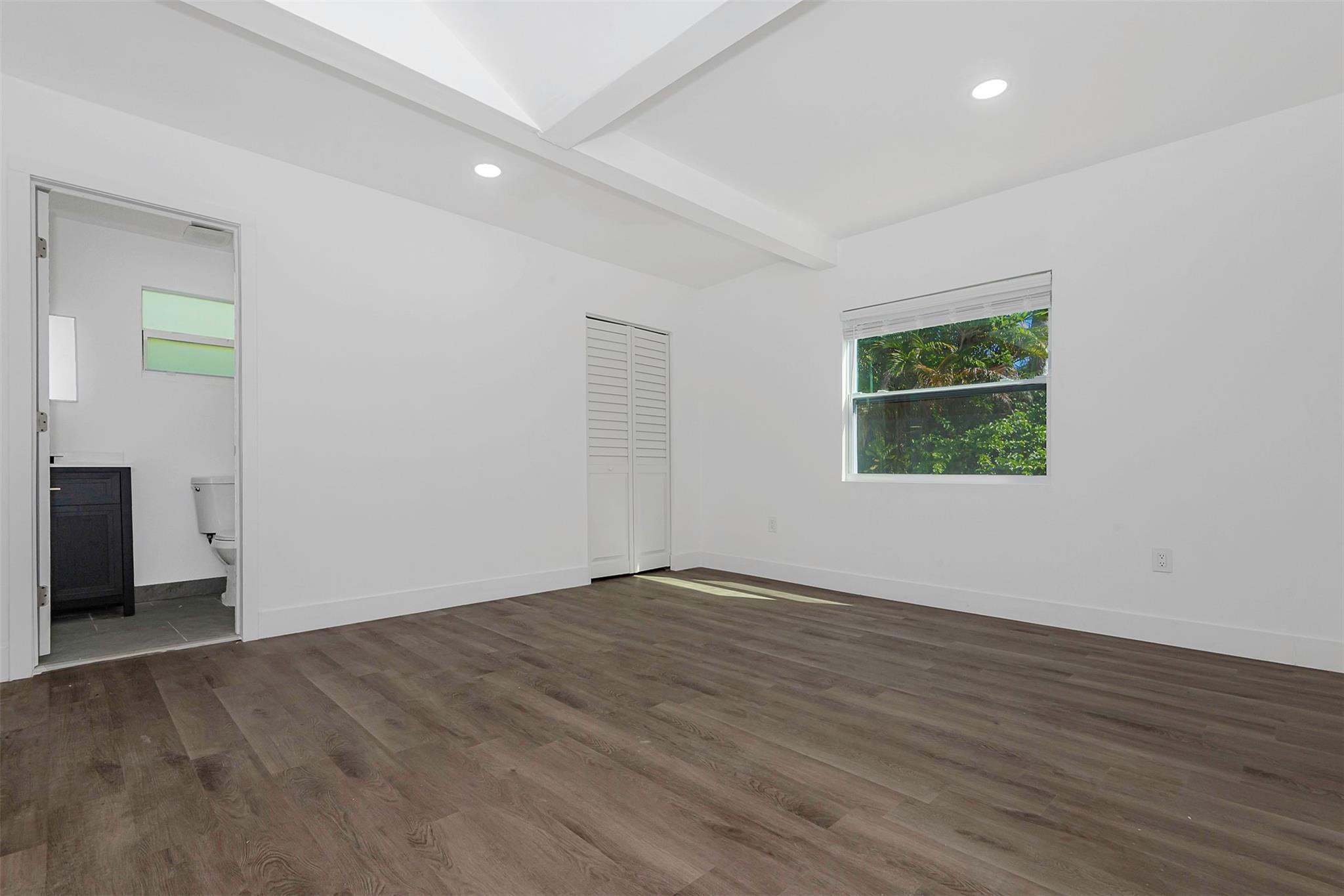 North Hollywood 4-1 B - Residential Income