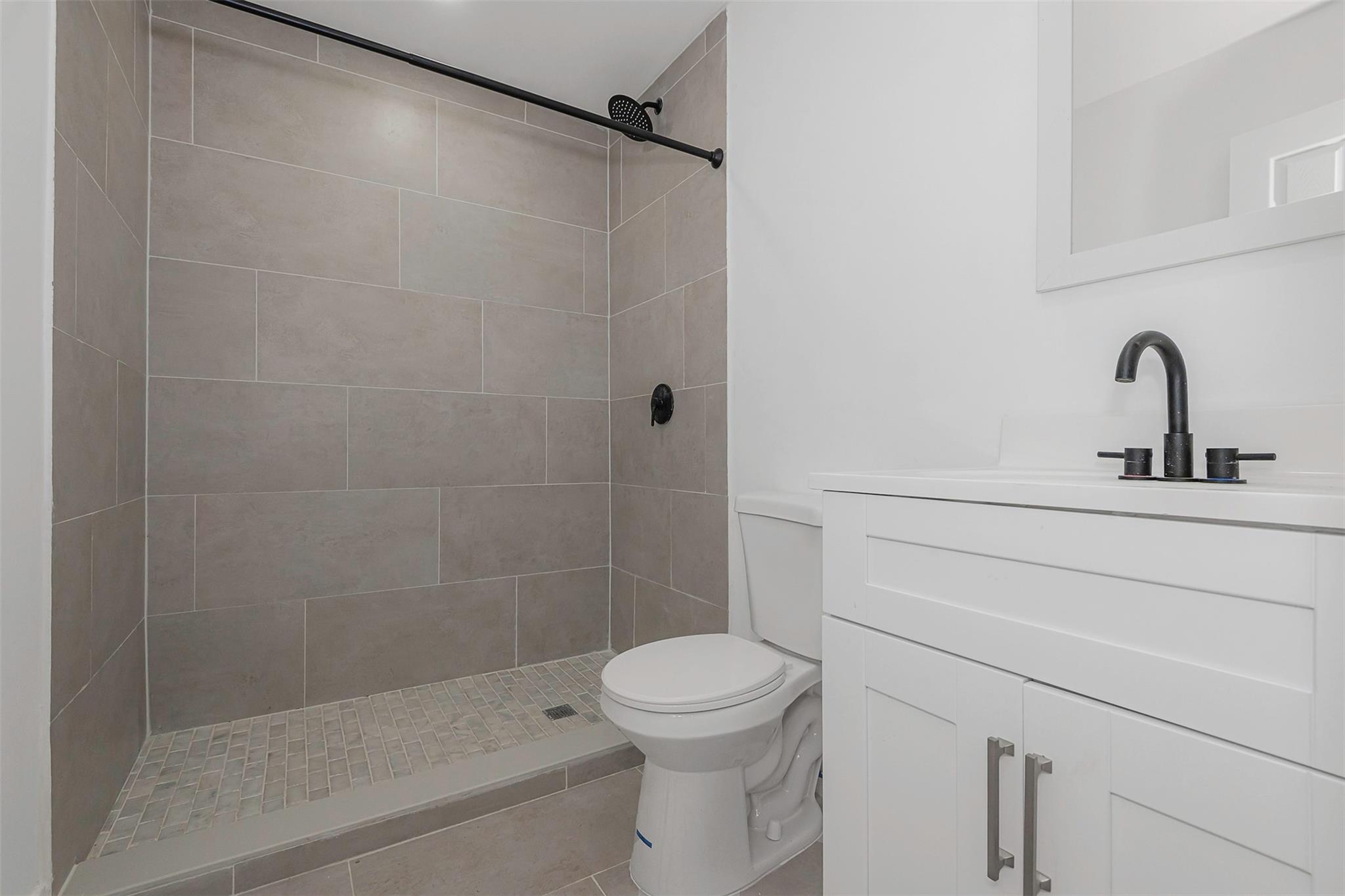 North Hollywood 4-1 B - Residential Income