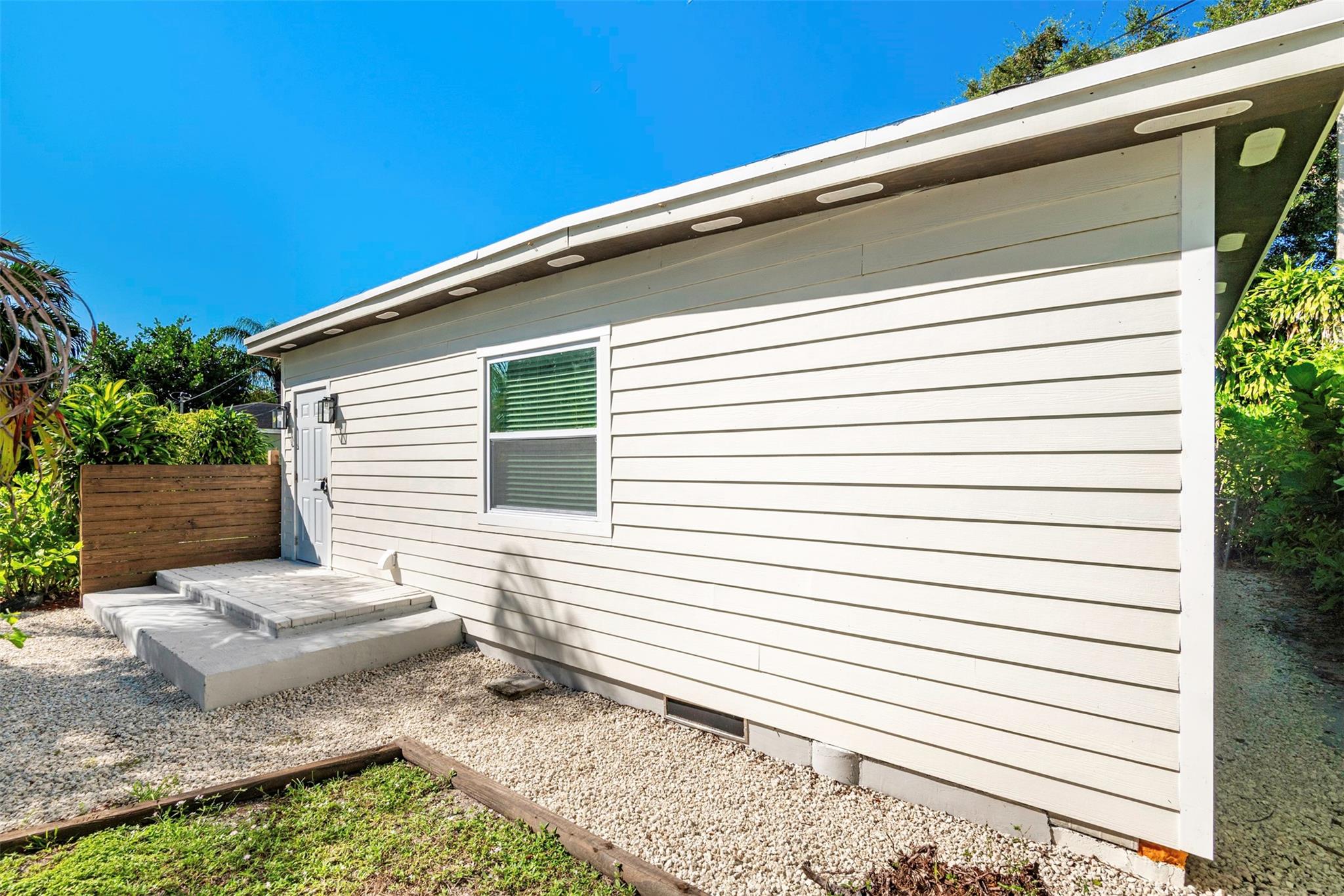 North Hollywood 4-1 B - Residential Income