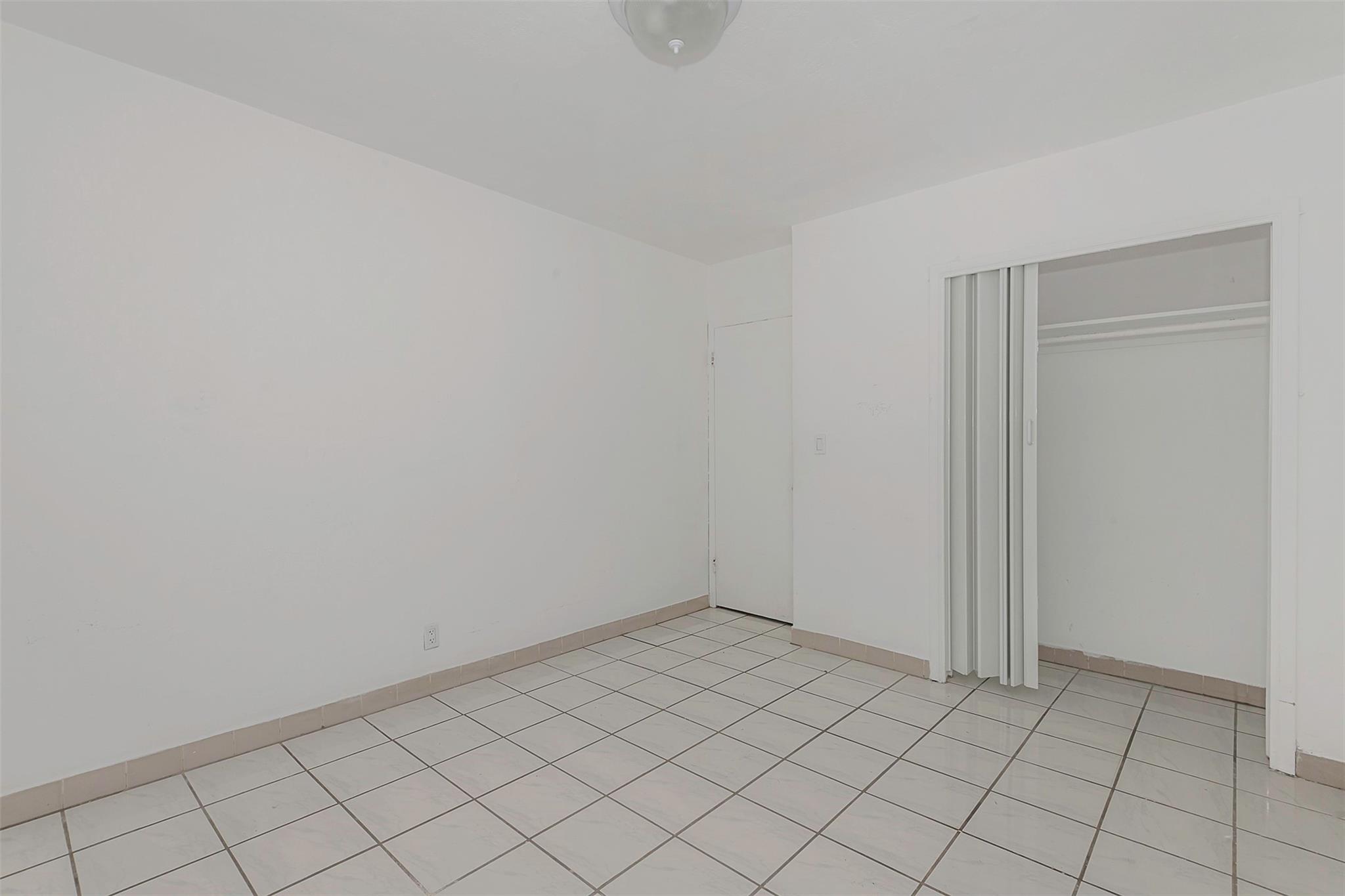 North Hollywood 4-1 B - Residential Income