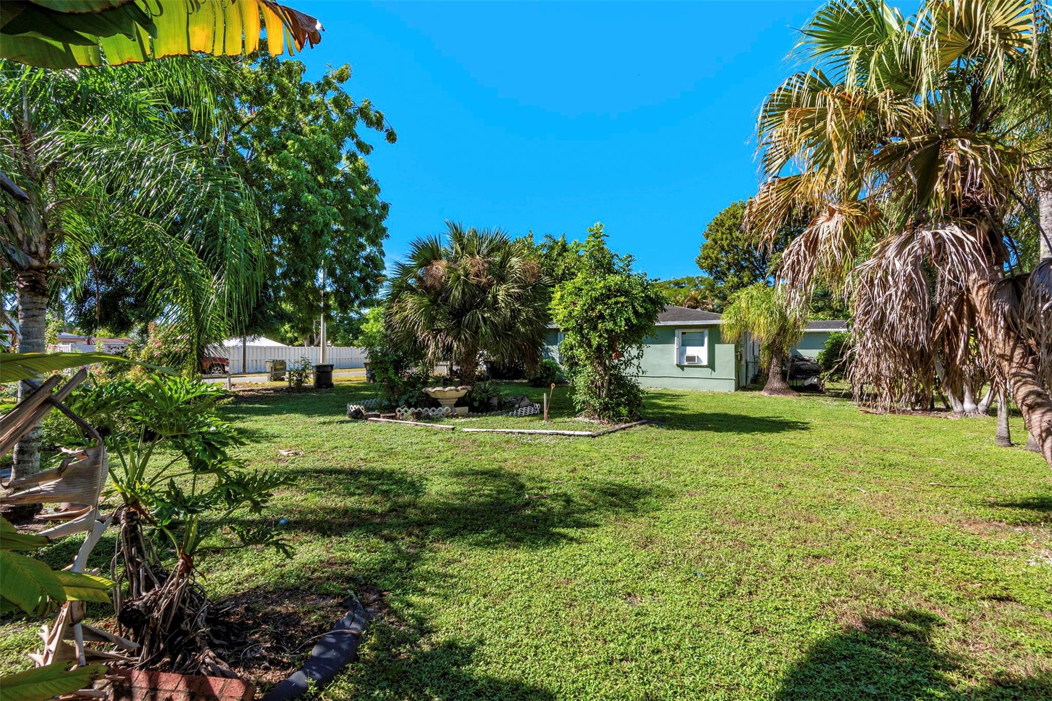 North Hollywood 4-1 B - Residential Income