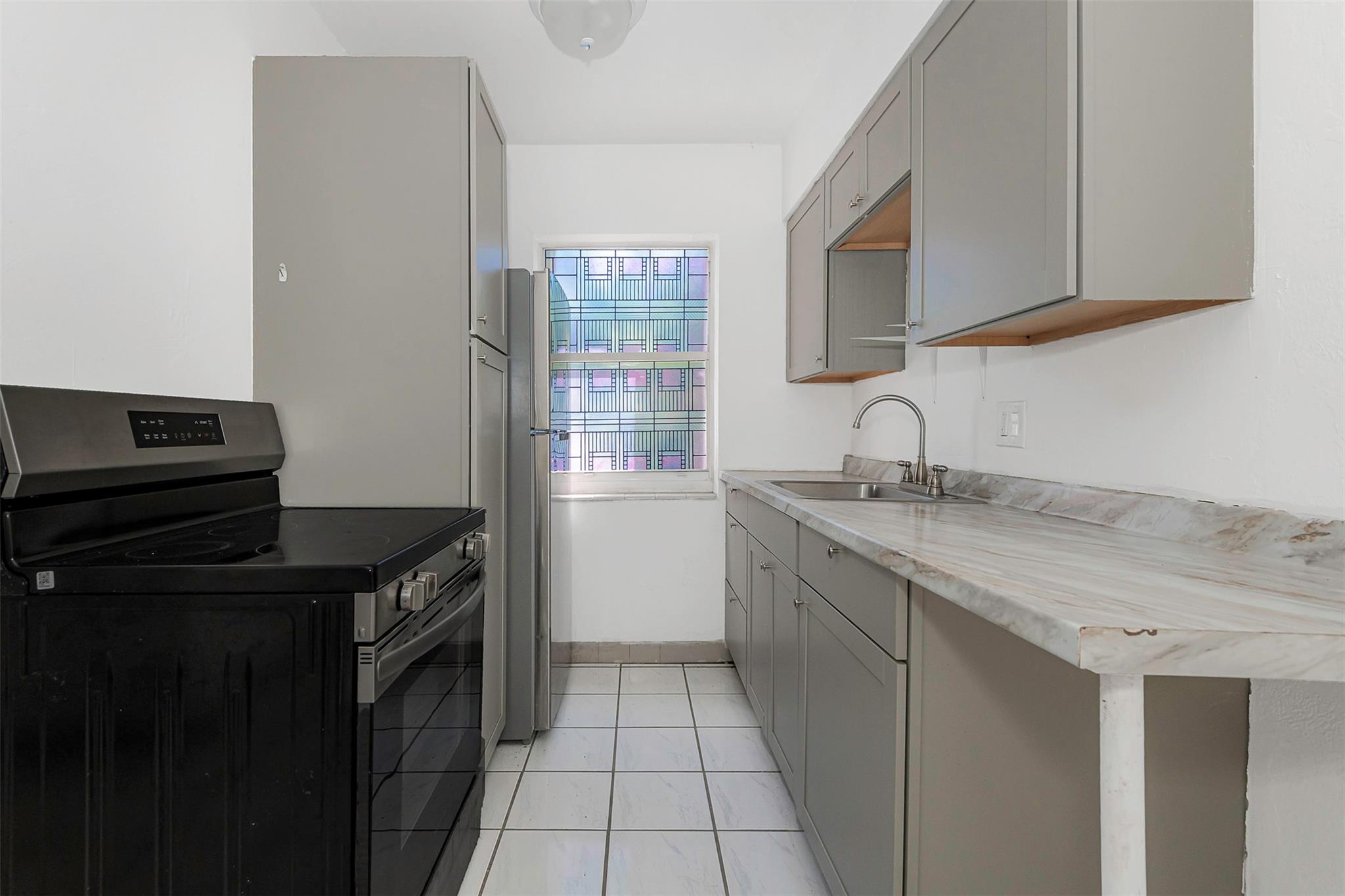 North Hollywood 4-1 B - Residential Income