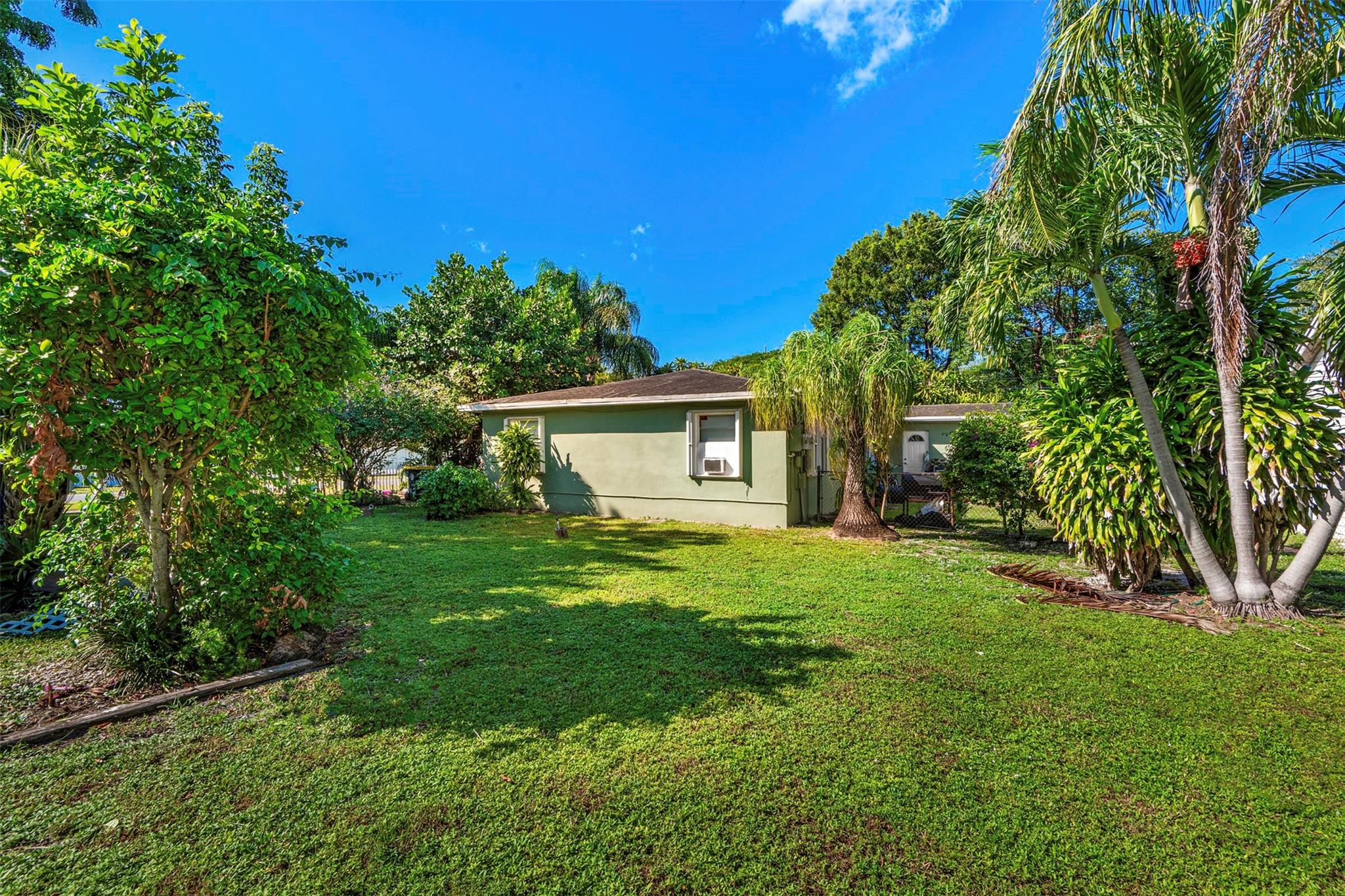 North Hollywood 4-1 B - Residential Income