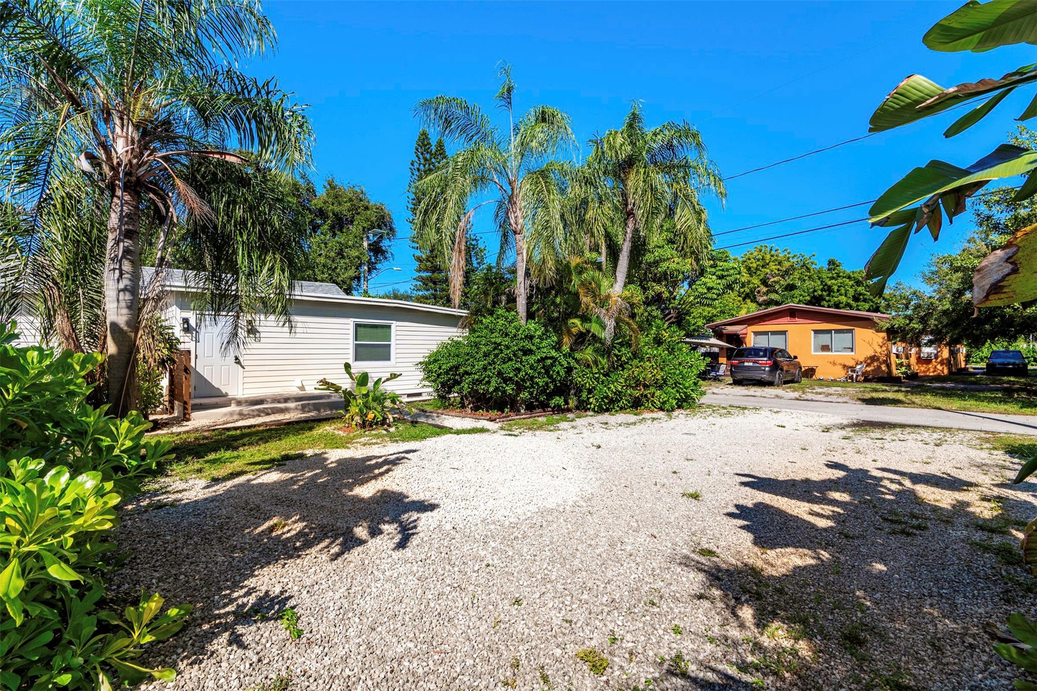 North Hollywood 4-1 B - Residential Income