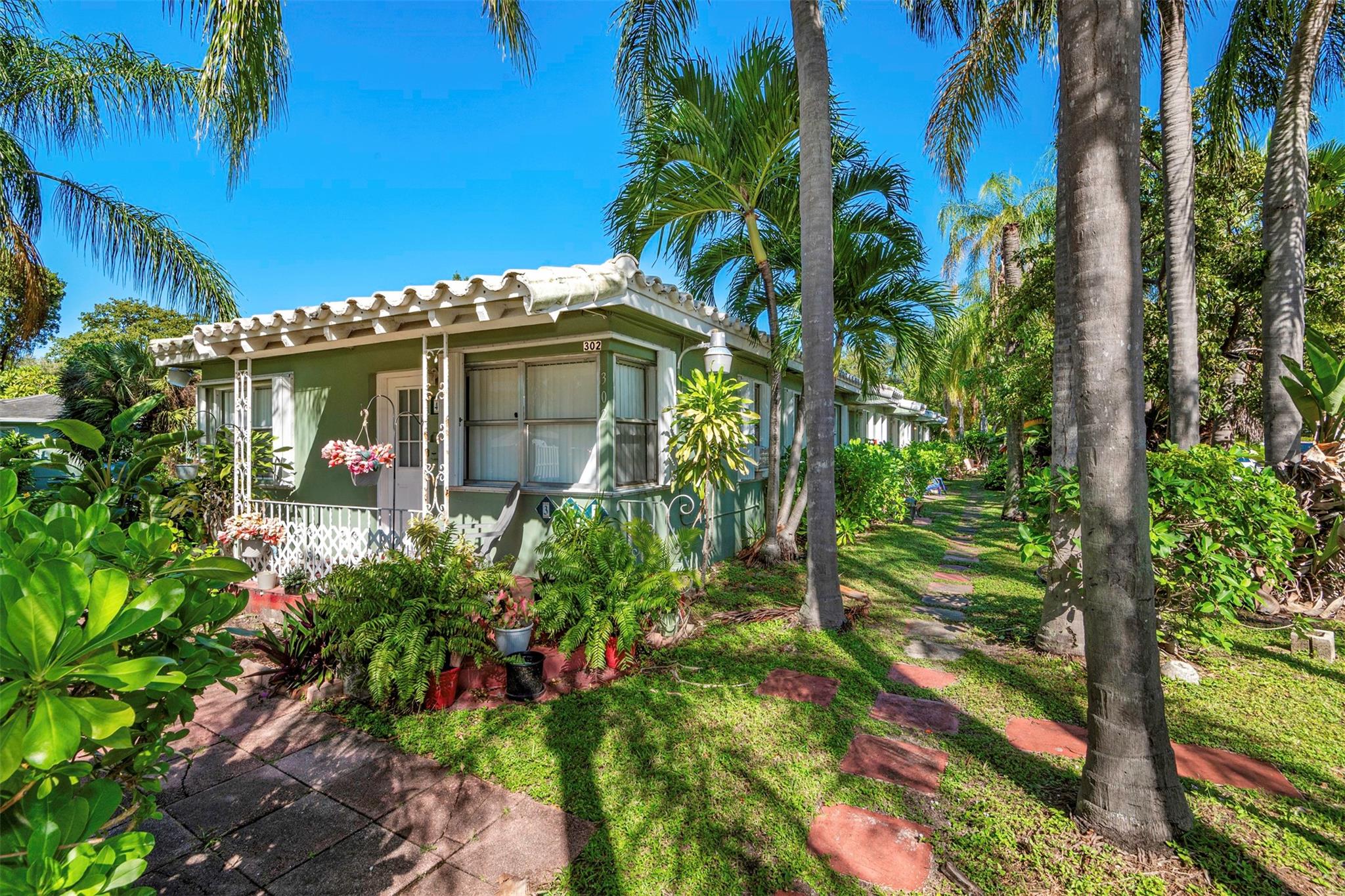 North Hollywood 4-1 B - Residential Income