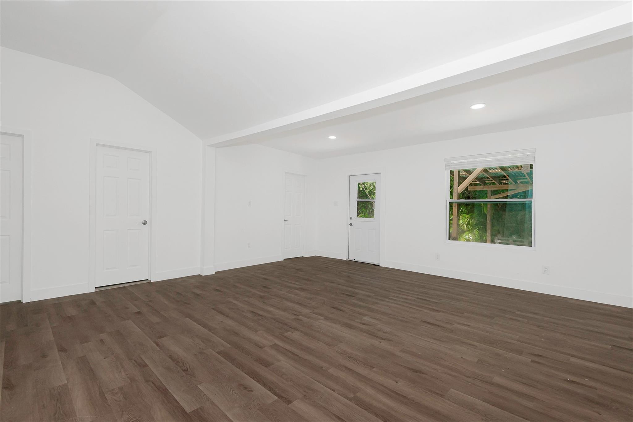 North Hollywood 4-1 B - Residential Income