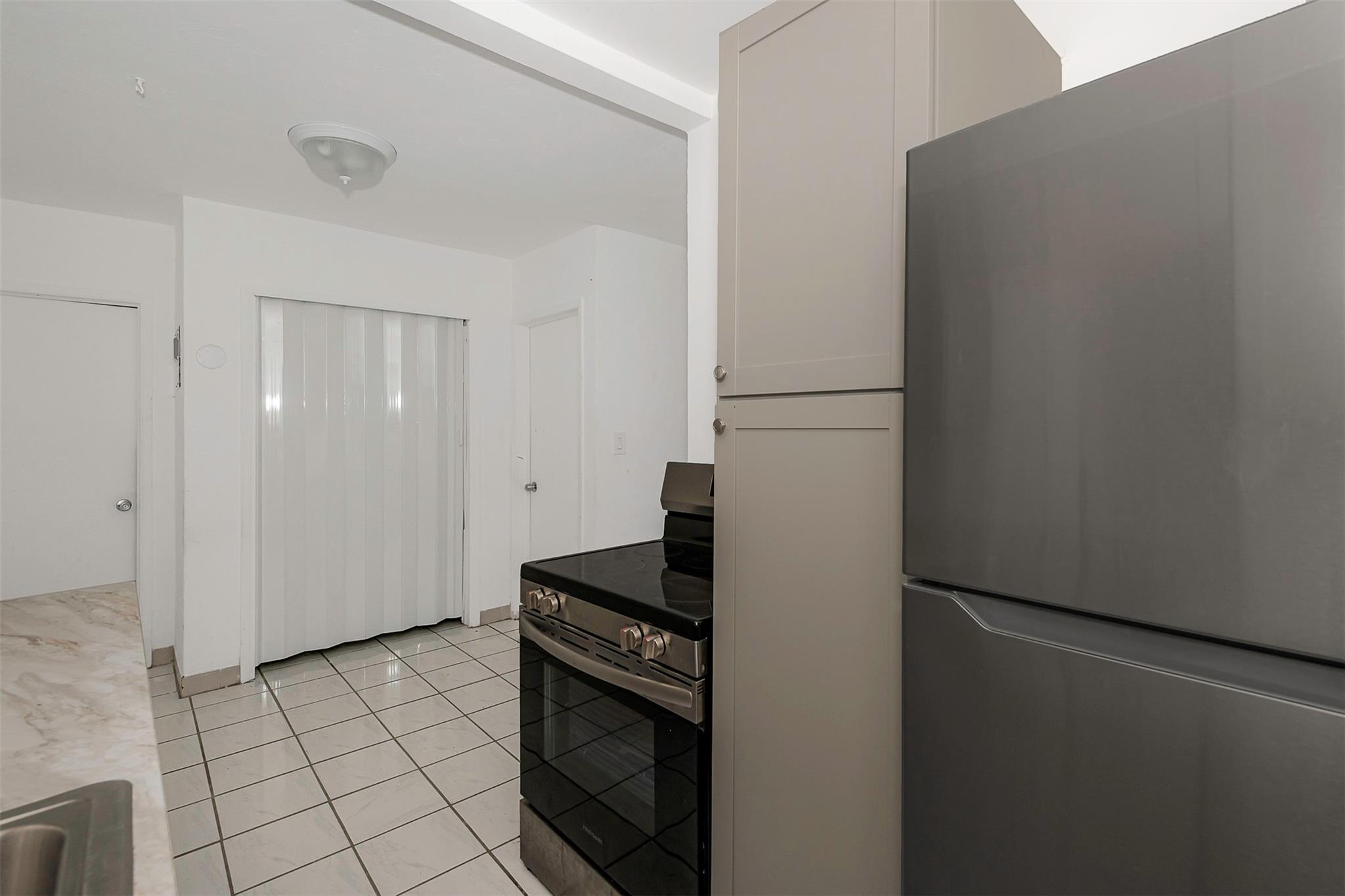 North Hollywood 4-1 B - Residential Income