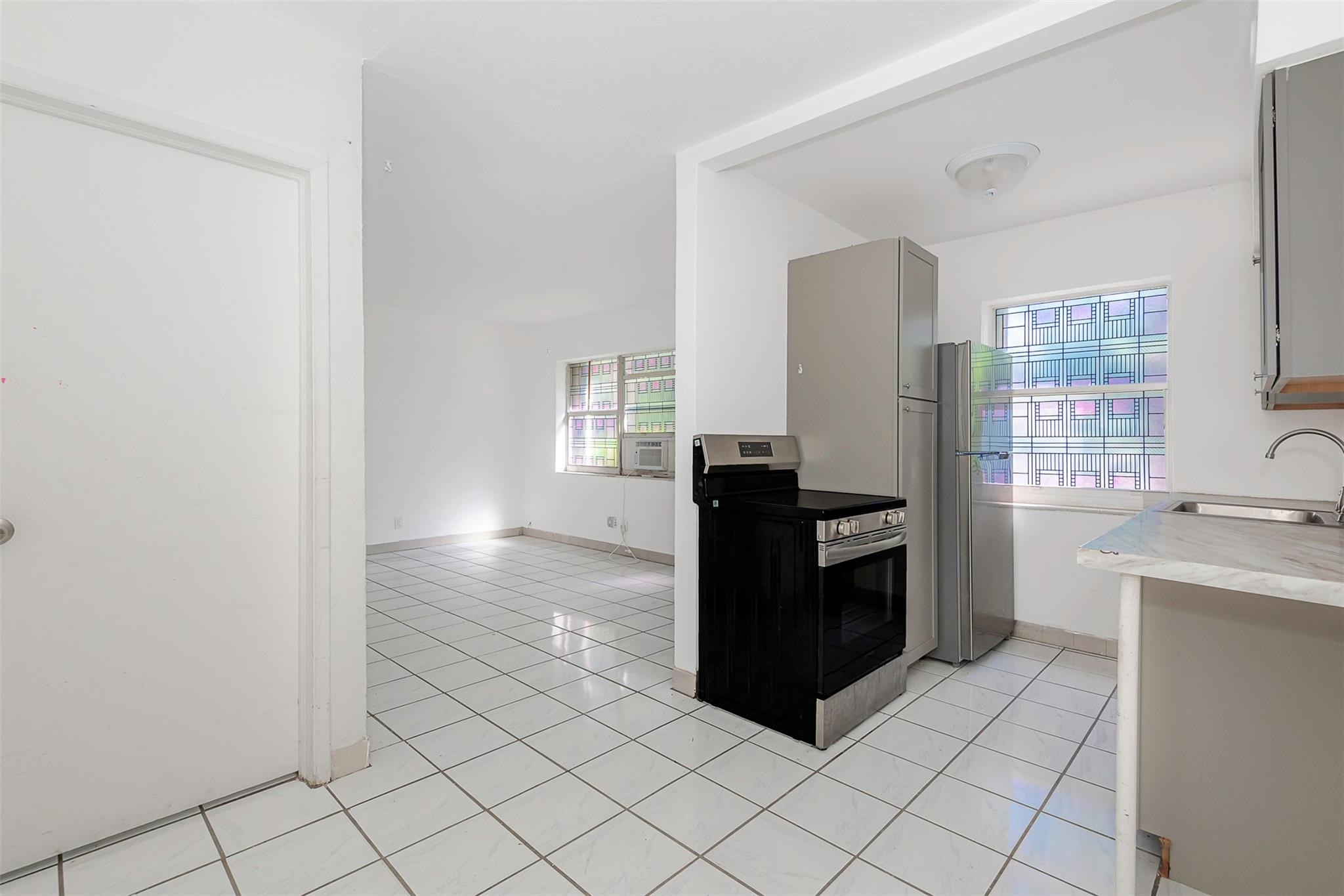 North Hollywood 4-1 B - Residential Income