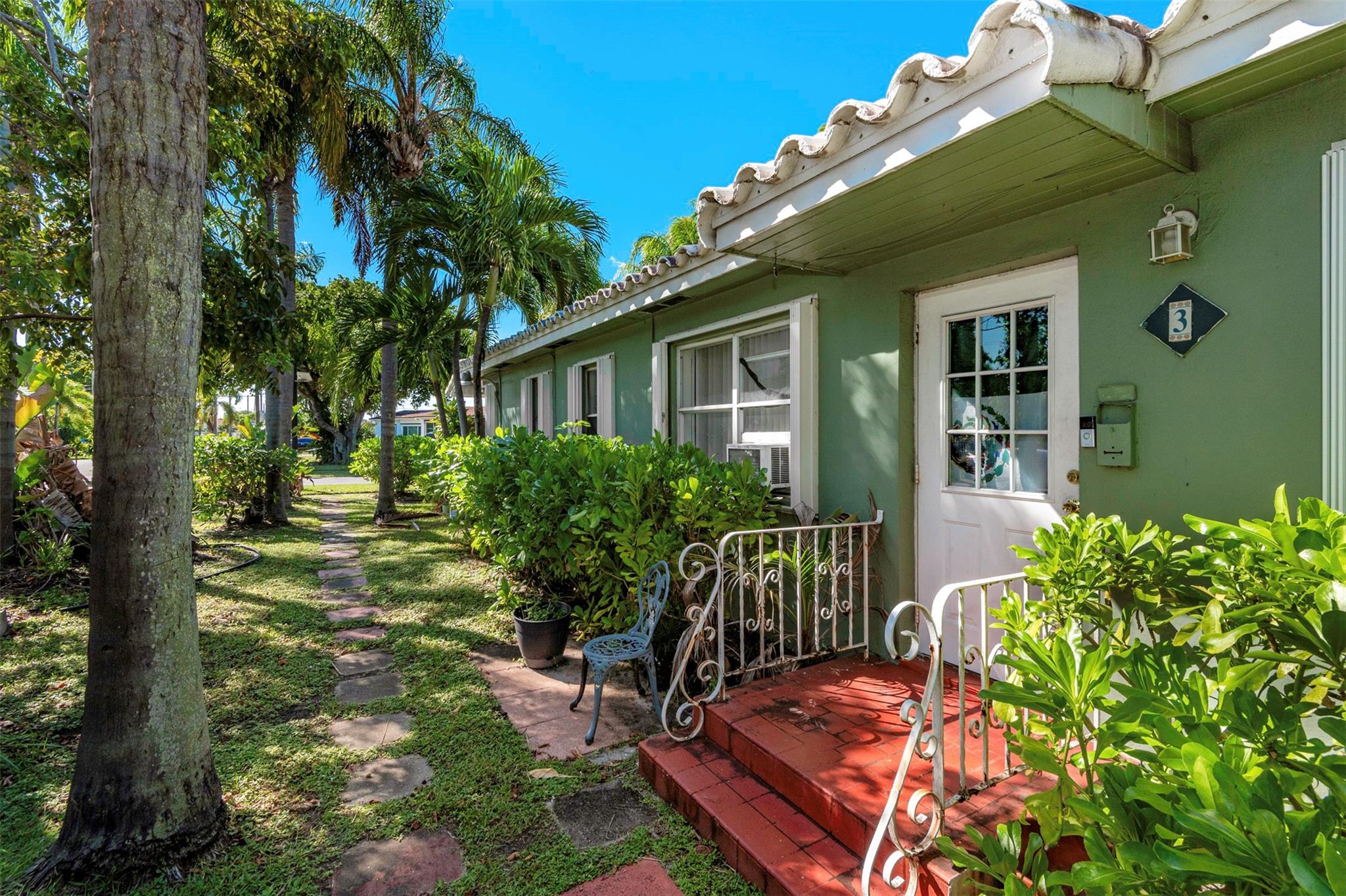 North Hollywood 4-1 B - Residential Income