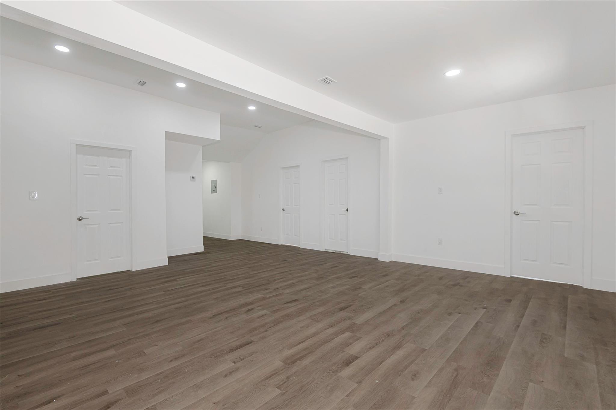 North Hollywood 4-1 B - Residential Income