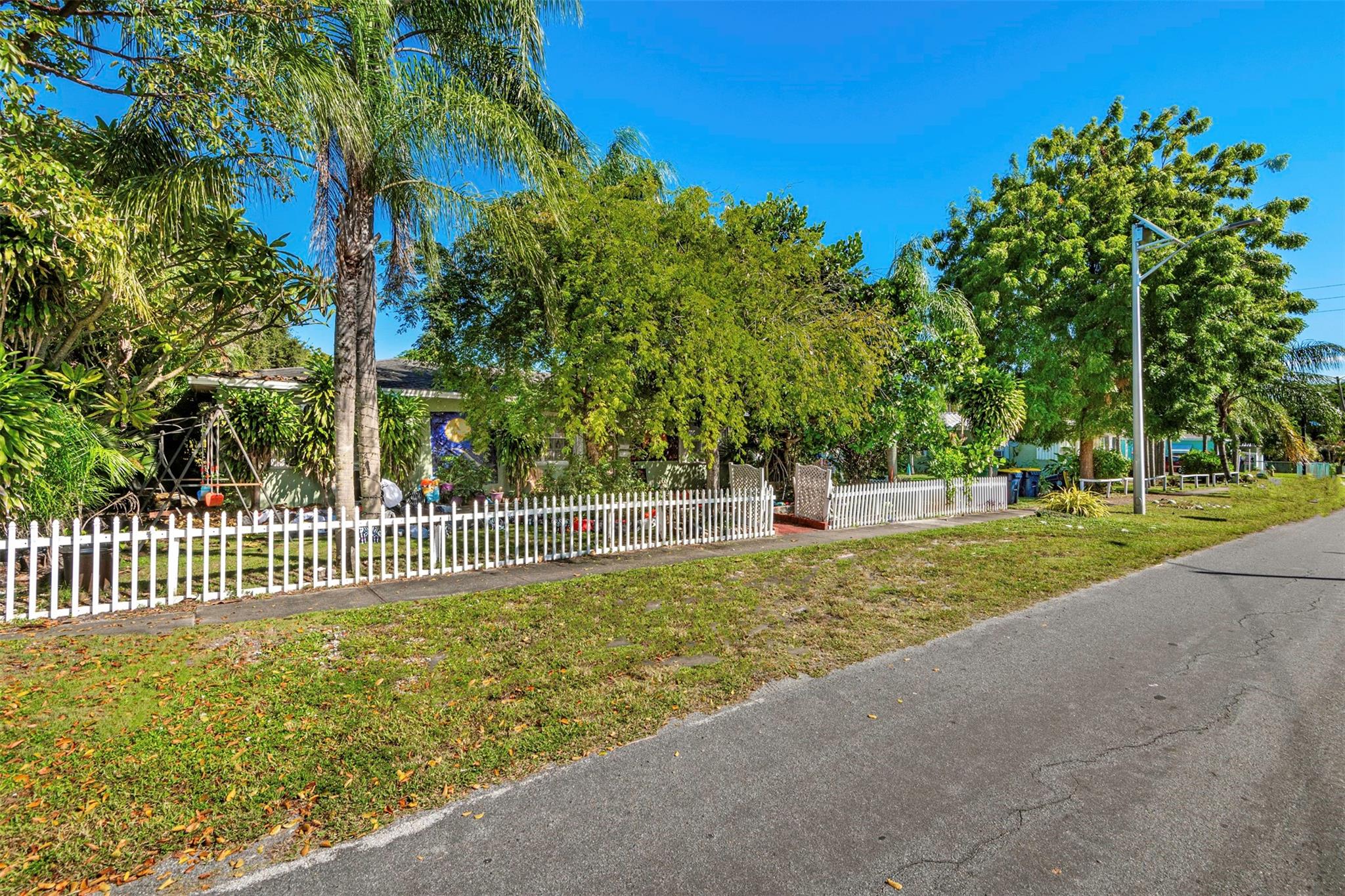 North Hollywood 4-1 B - Residential Income