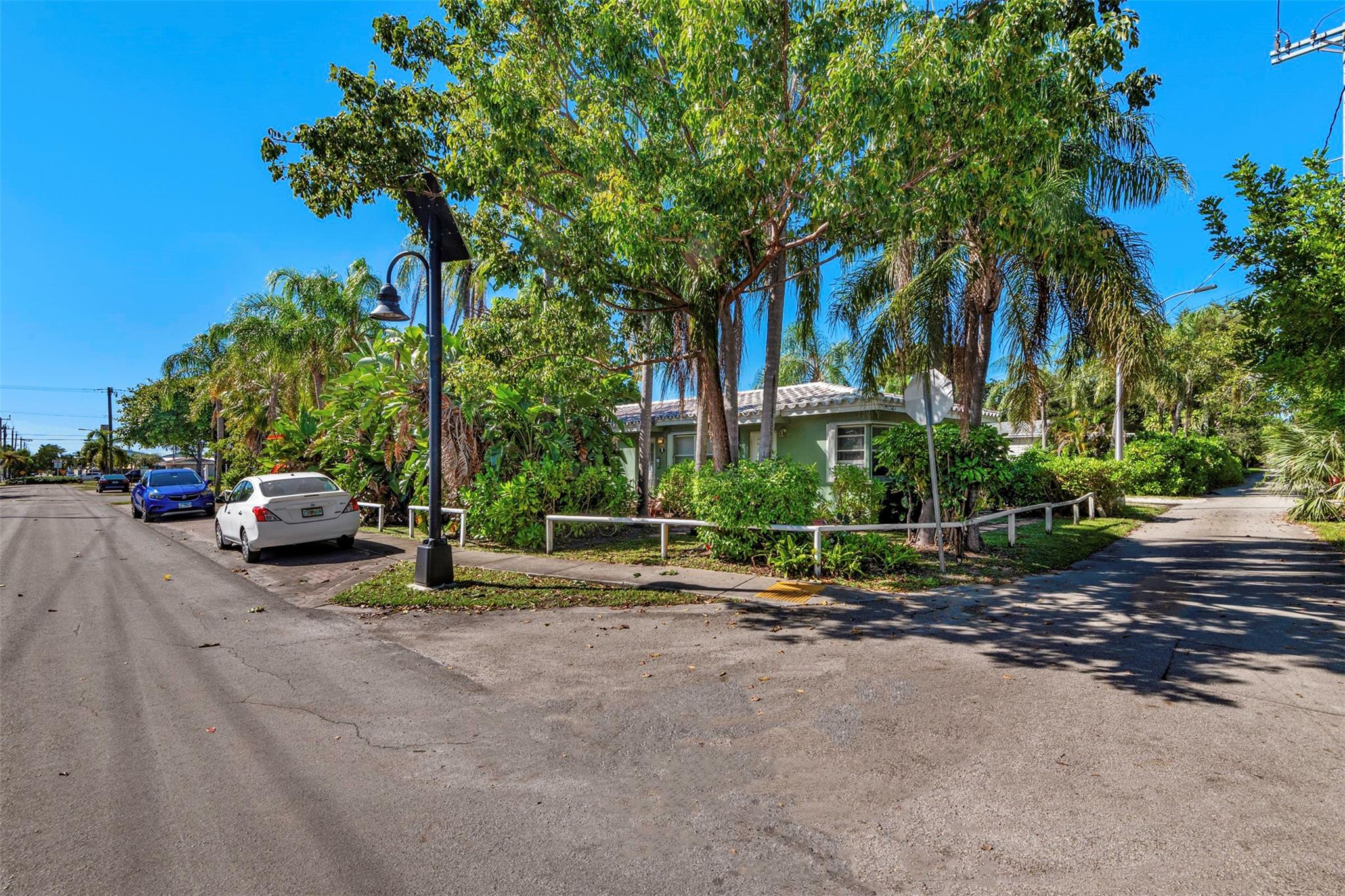 North Hollywood 4-1 B - Residential Income