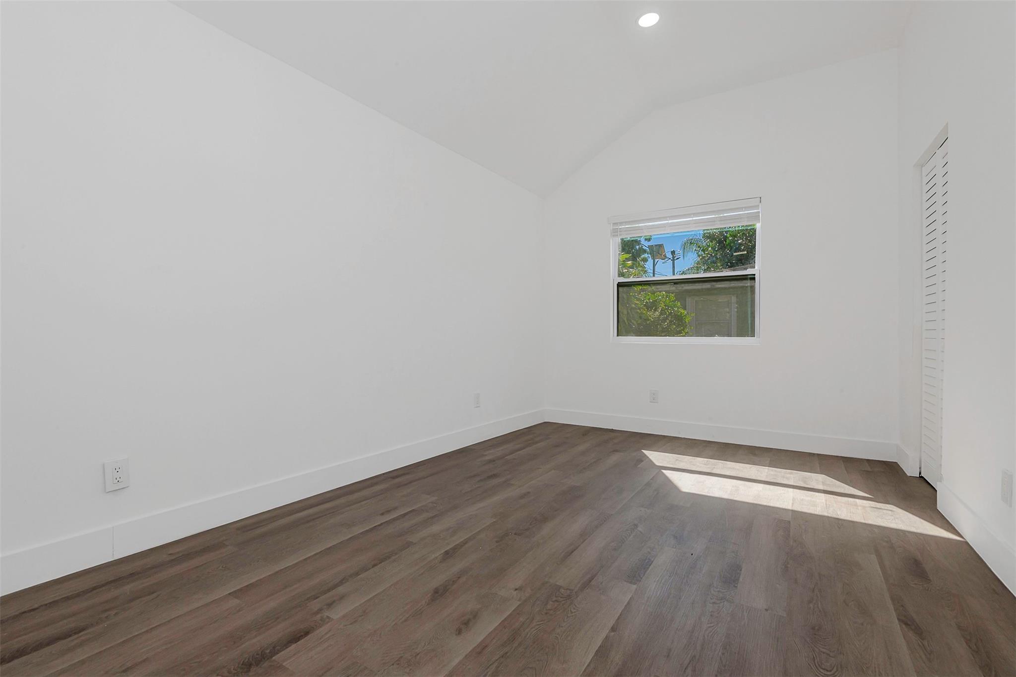 North Hollywood 4-1 B - Residential Income