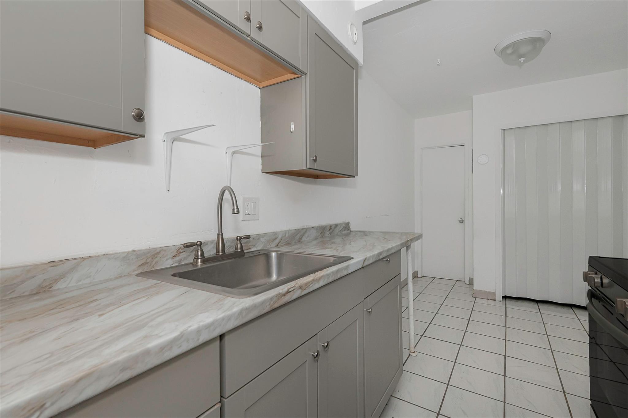 North Hollywood 4-1 B - Residential Income